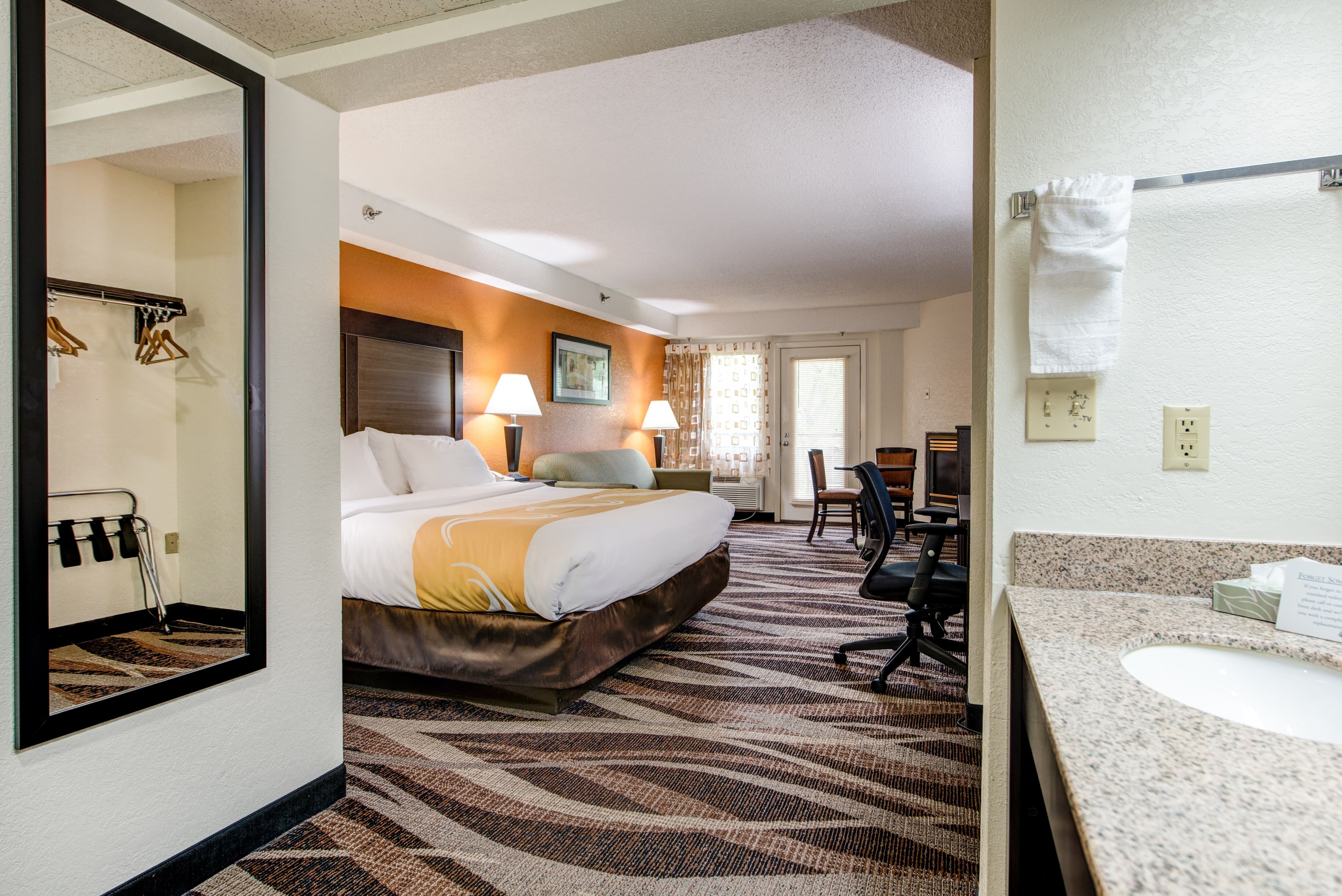 Quality Inn Creekside - Downtown Gatlinburg — 8