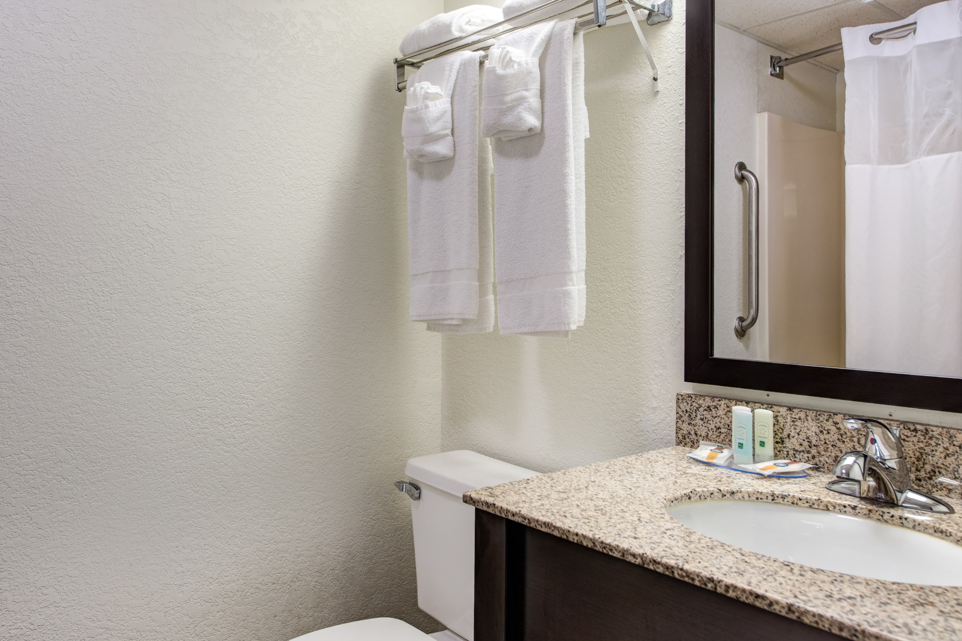 Quality Inn Creekside - Downtown Gatlinburg — 18