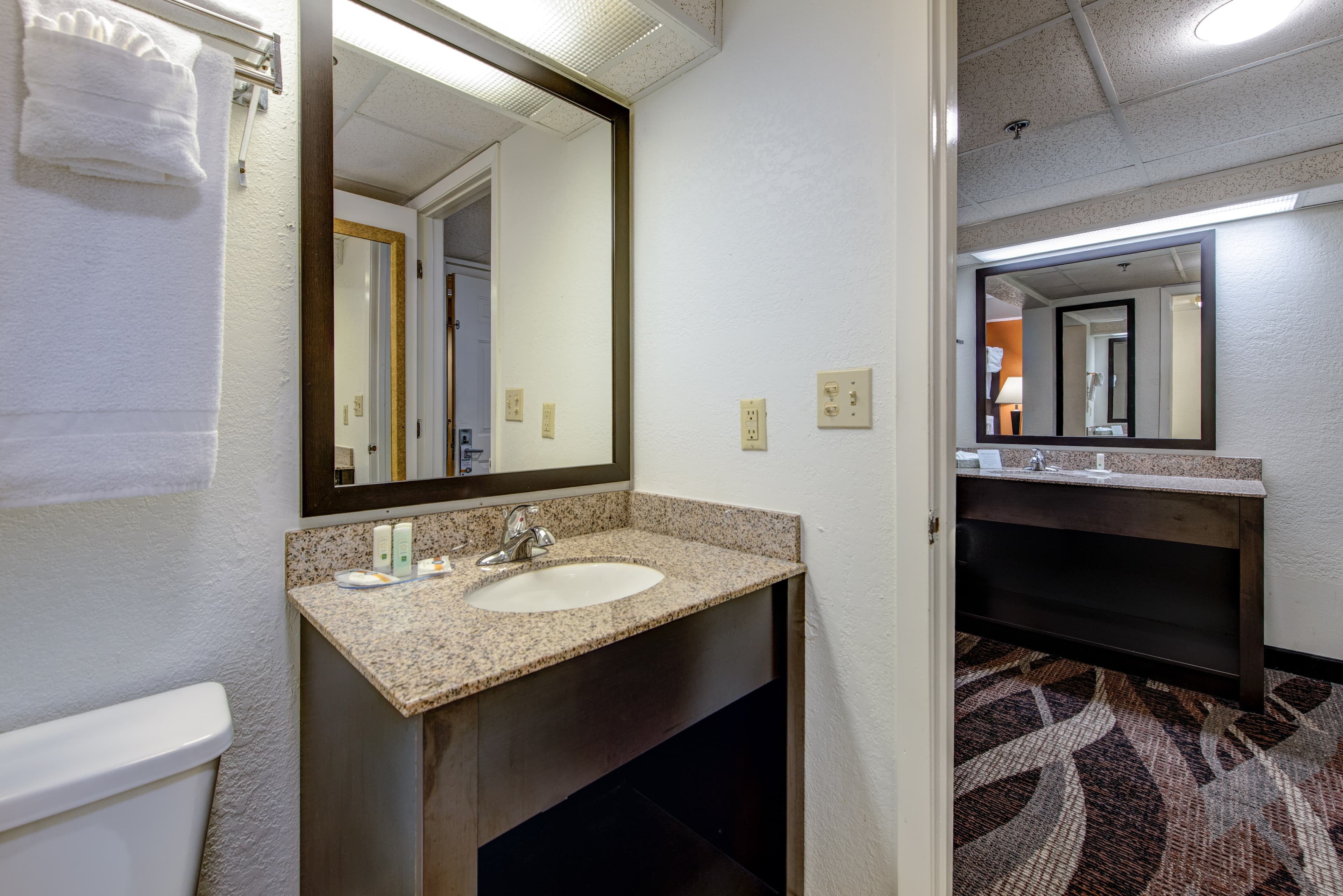 Quality Inn Creekside - Downtown Gatlinburg — 19