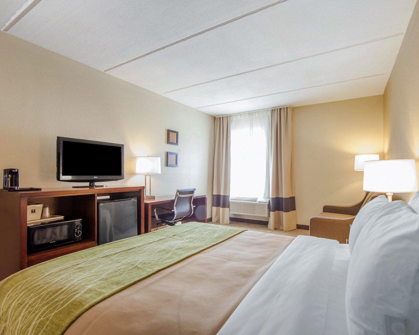 Comfort Inn at Royal Blue - Image 3
