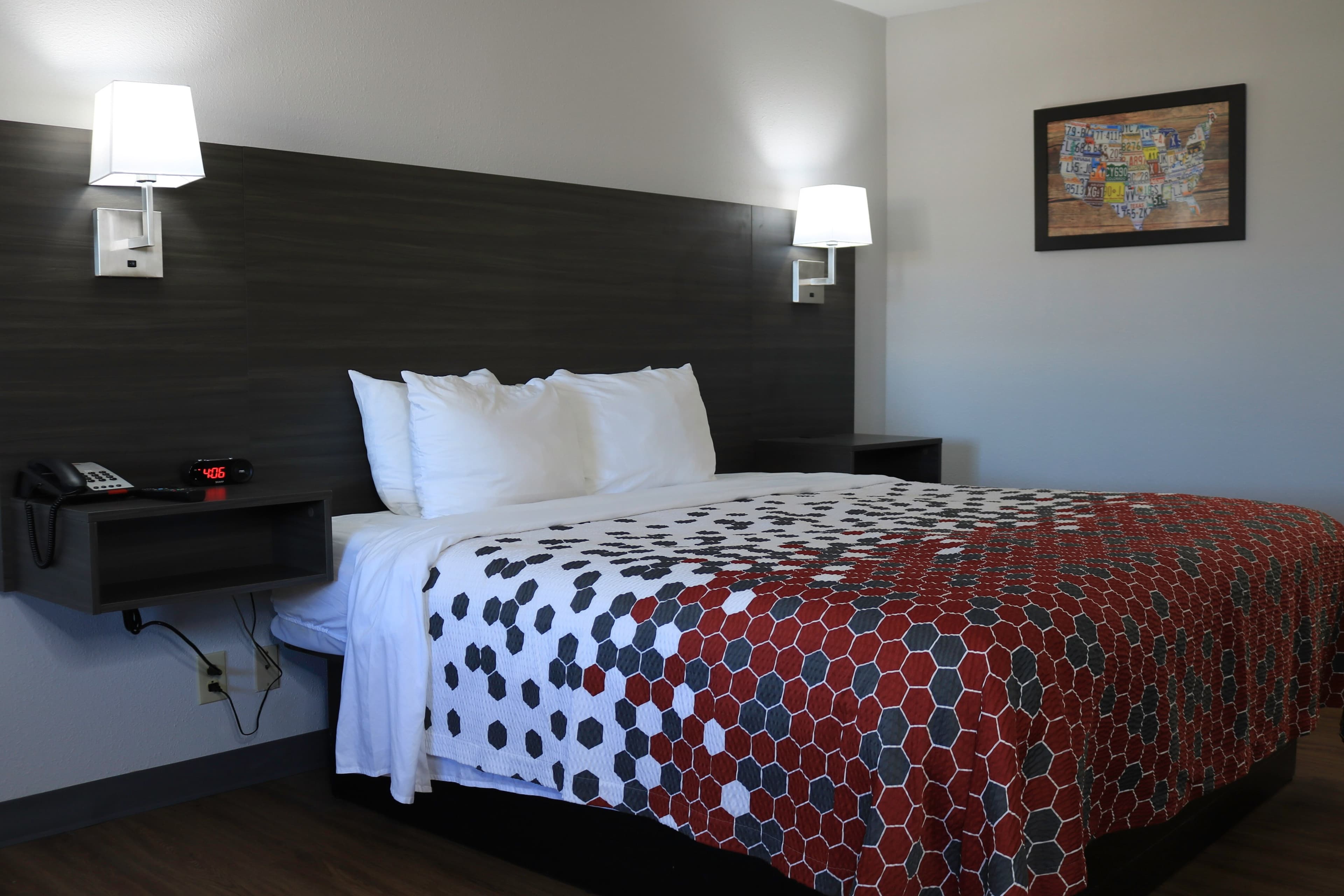 Econo Lodge Inn & Suites Southeast - Image 2