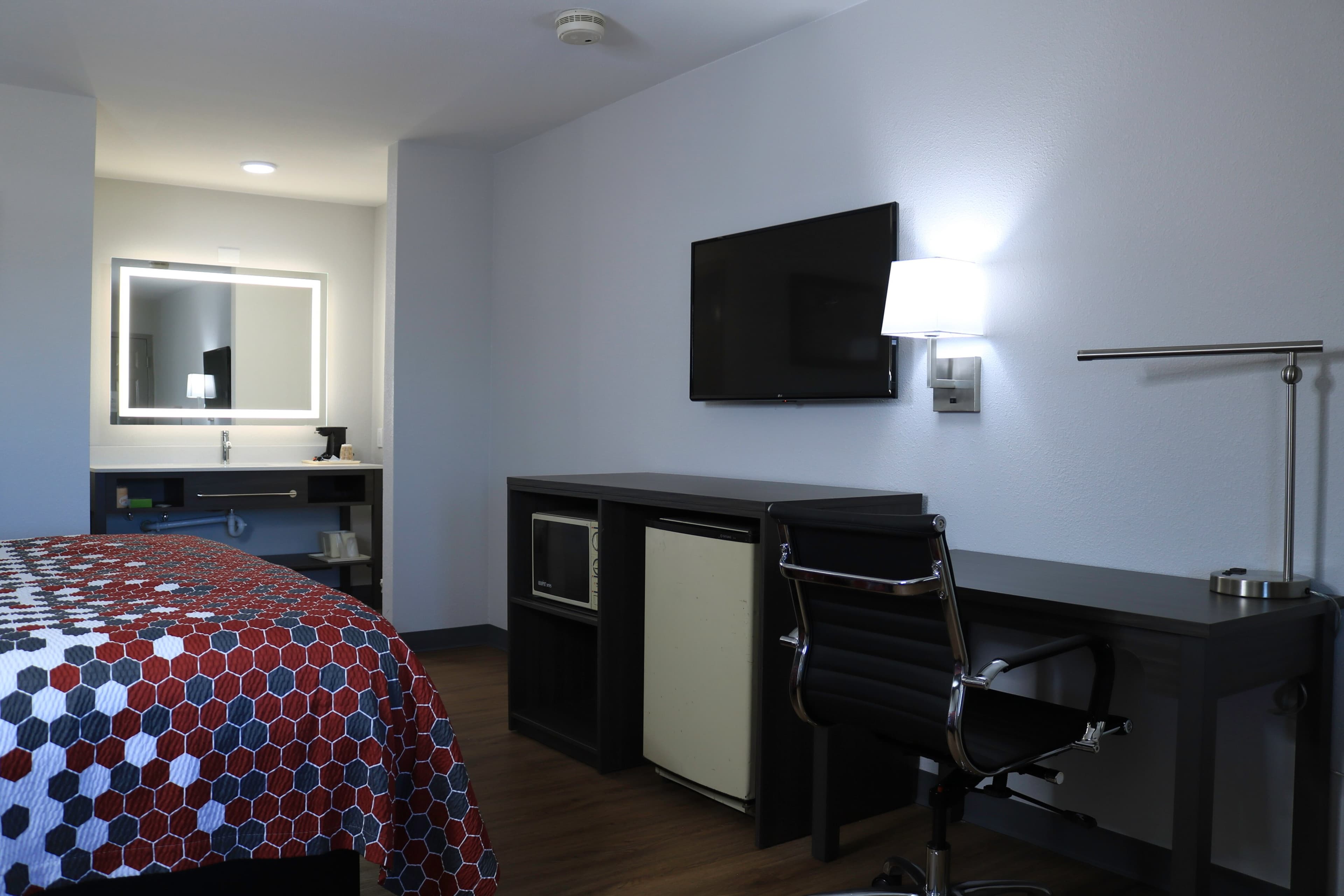 Econo Lodge Inn & Suites Southeast - Image 3