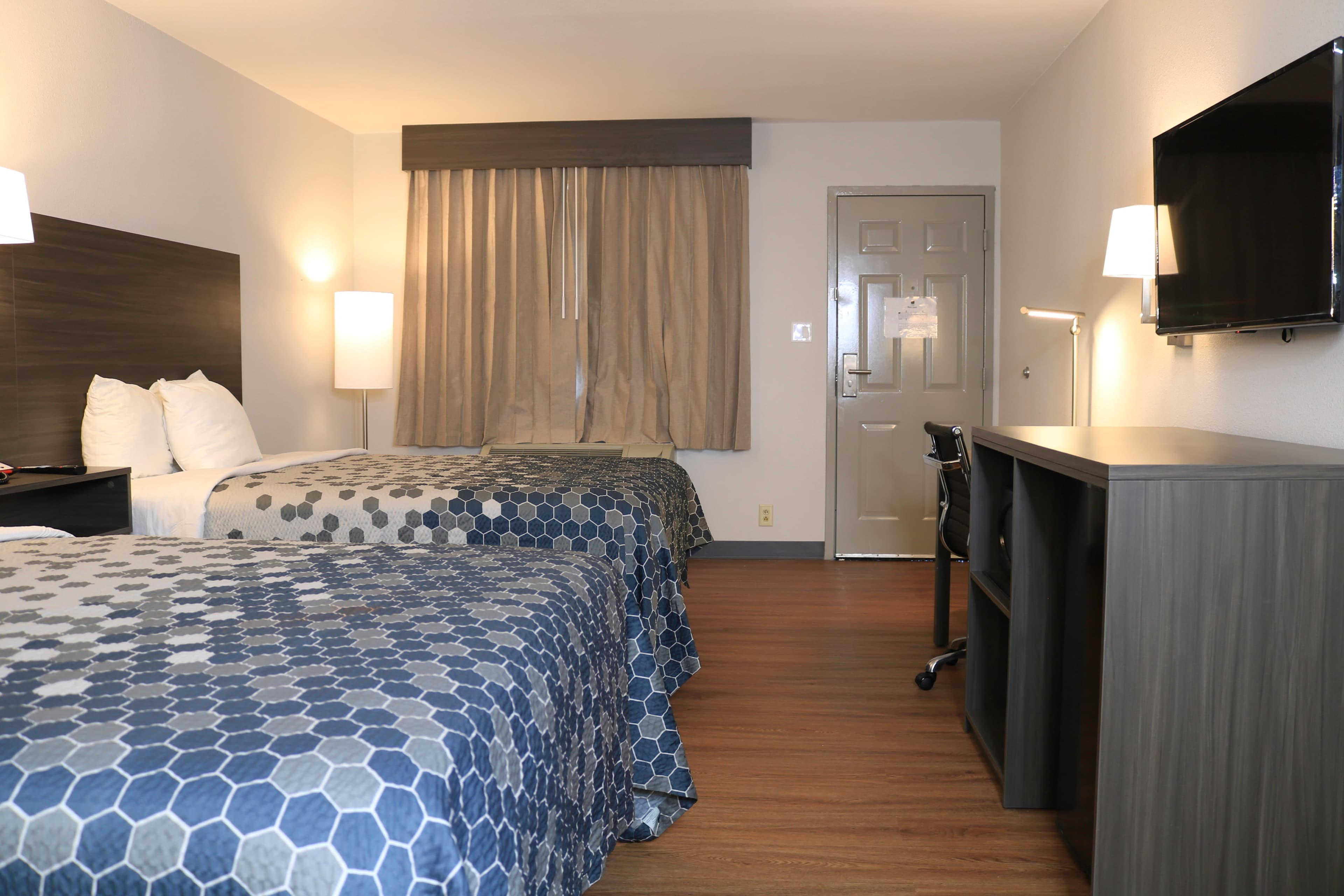 Econo Lodge Inn & Suites Southeast — 27