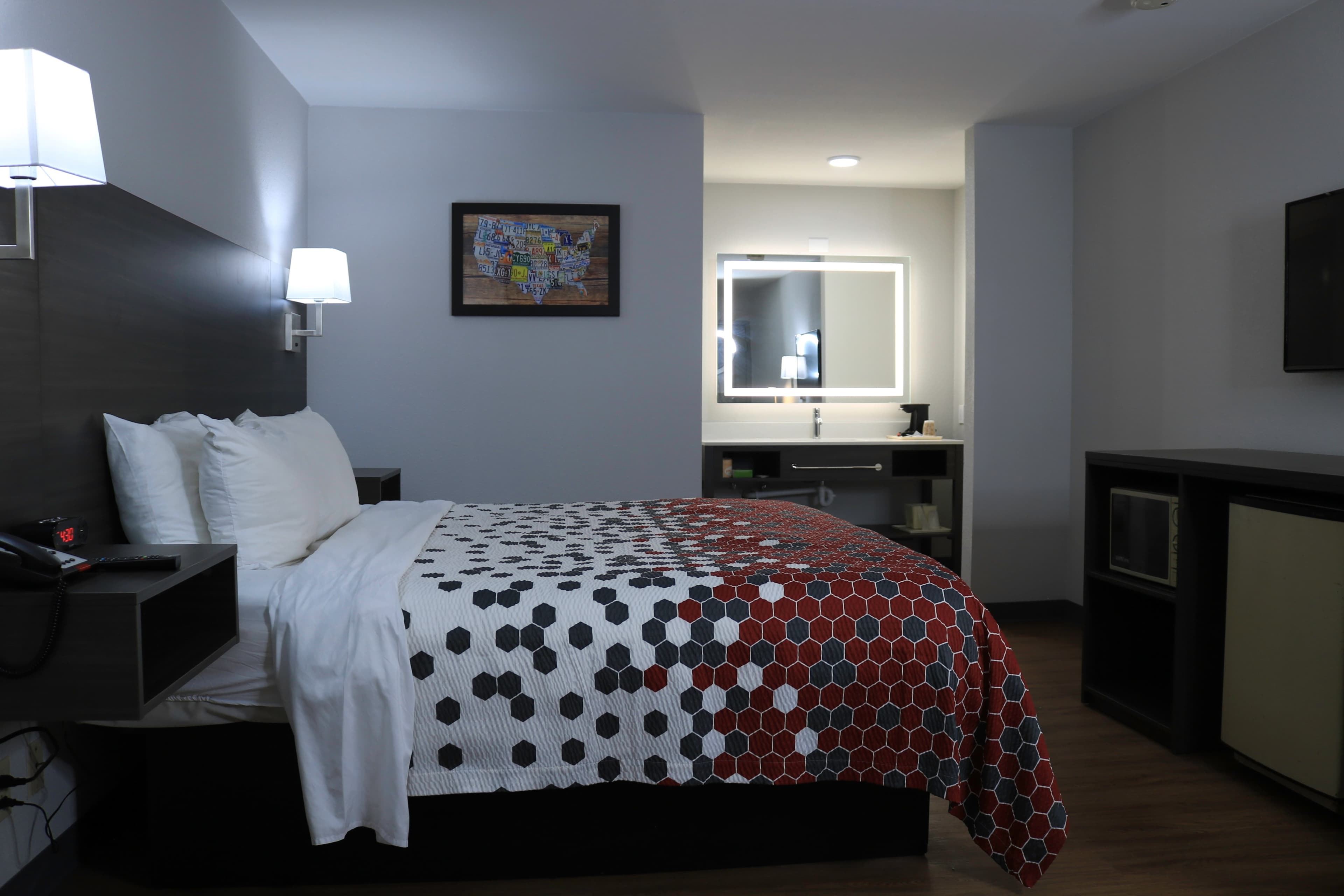 Econo Lodge Inn & Suites Southeast — 7