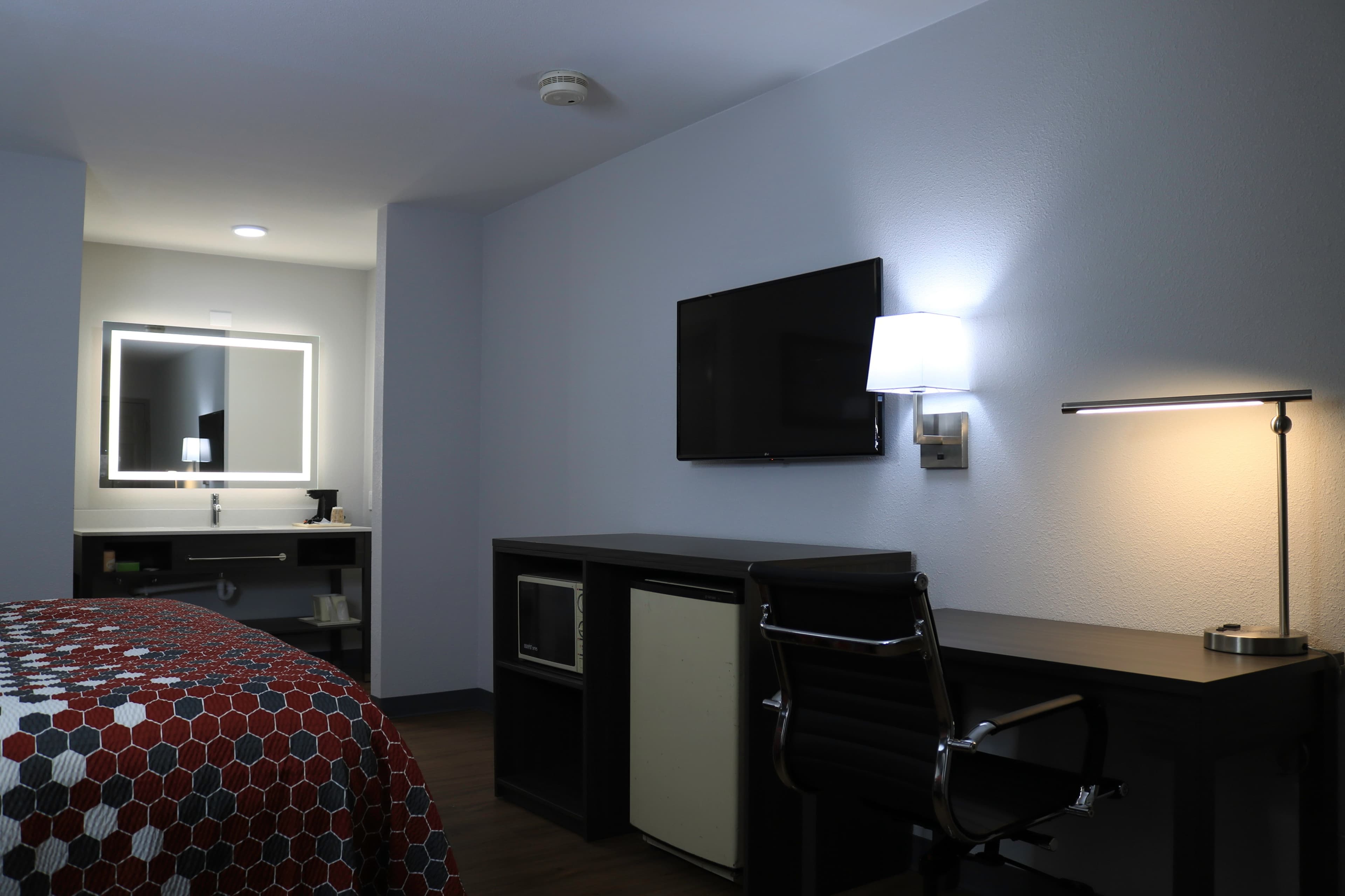 Econo Lodge Inn & Suites Southeast — 9