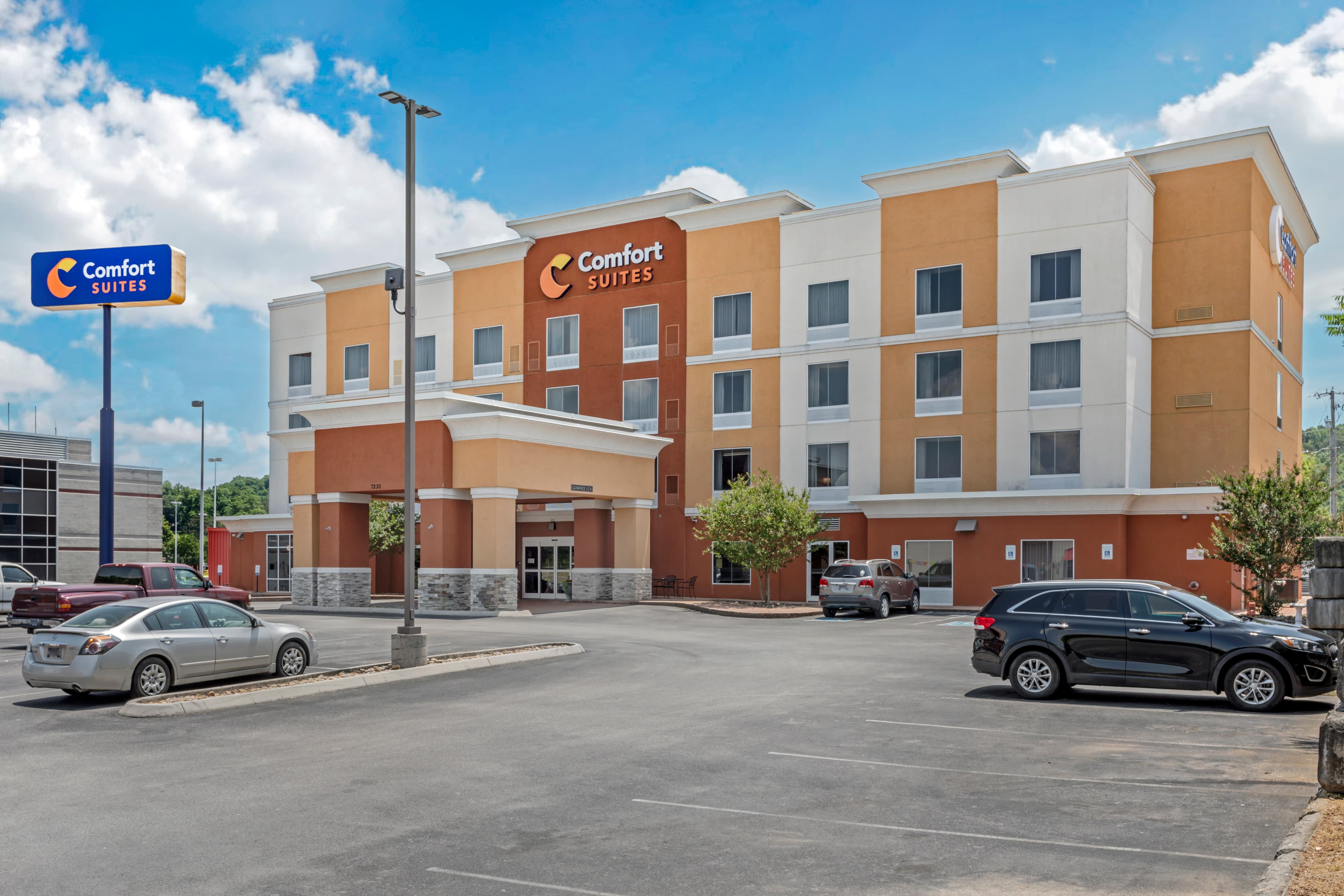 Comfort Suites Knoxville East - Image 1