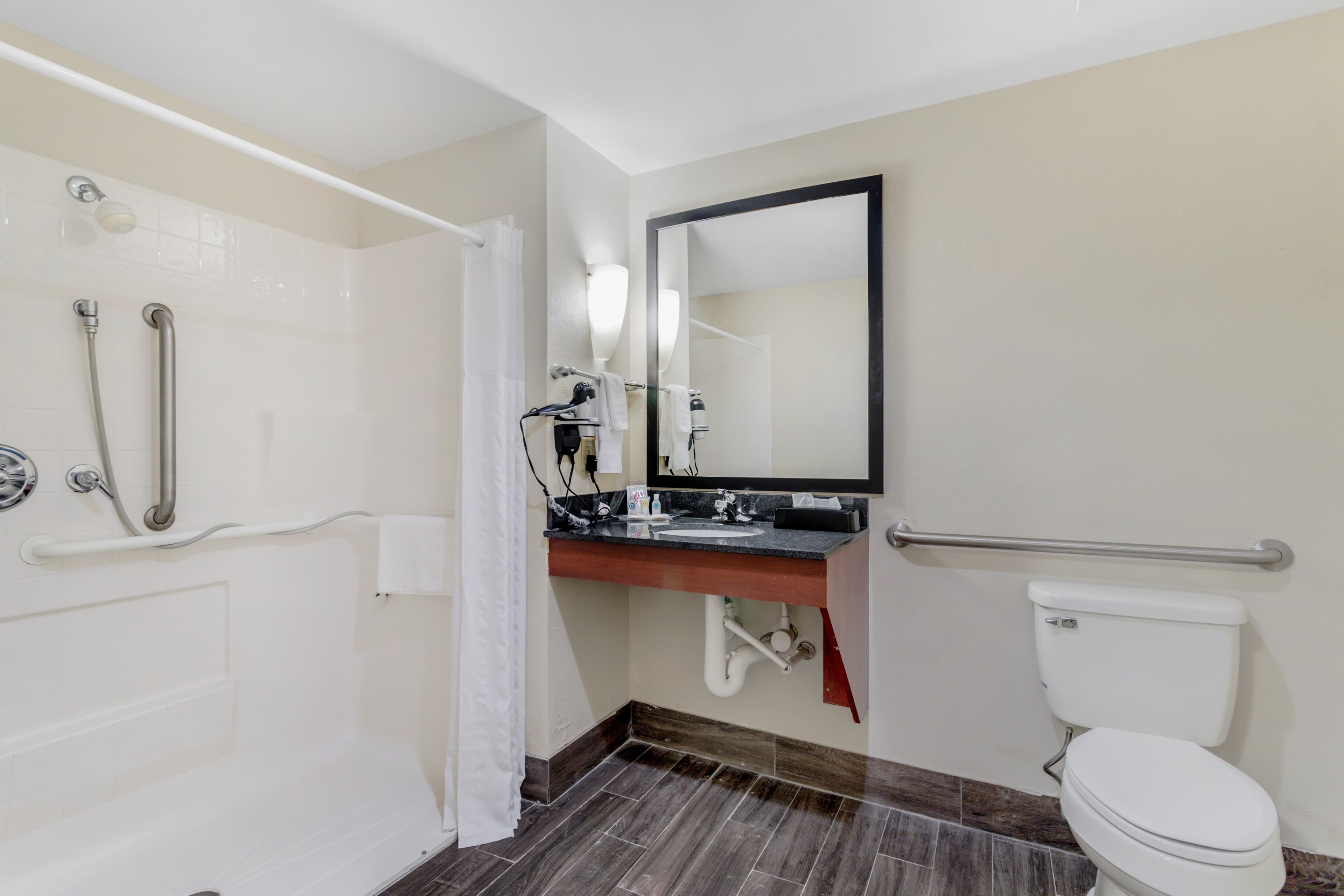 Comfort Suites Knoxville East - Image 5