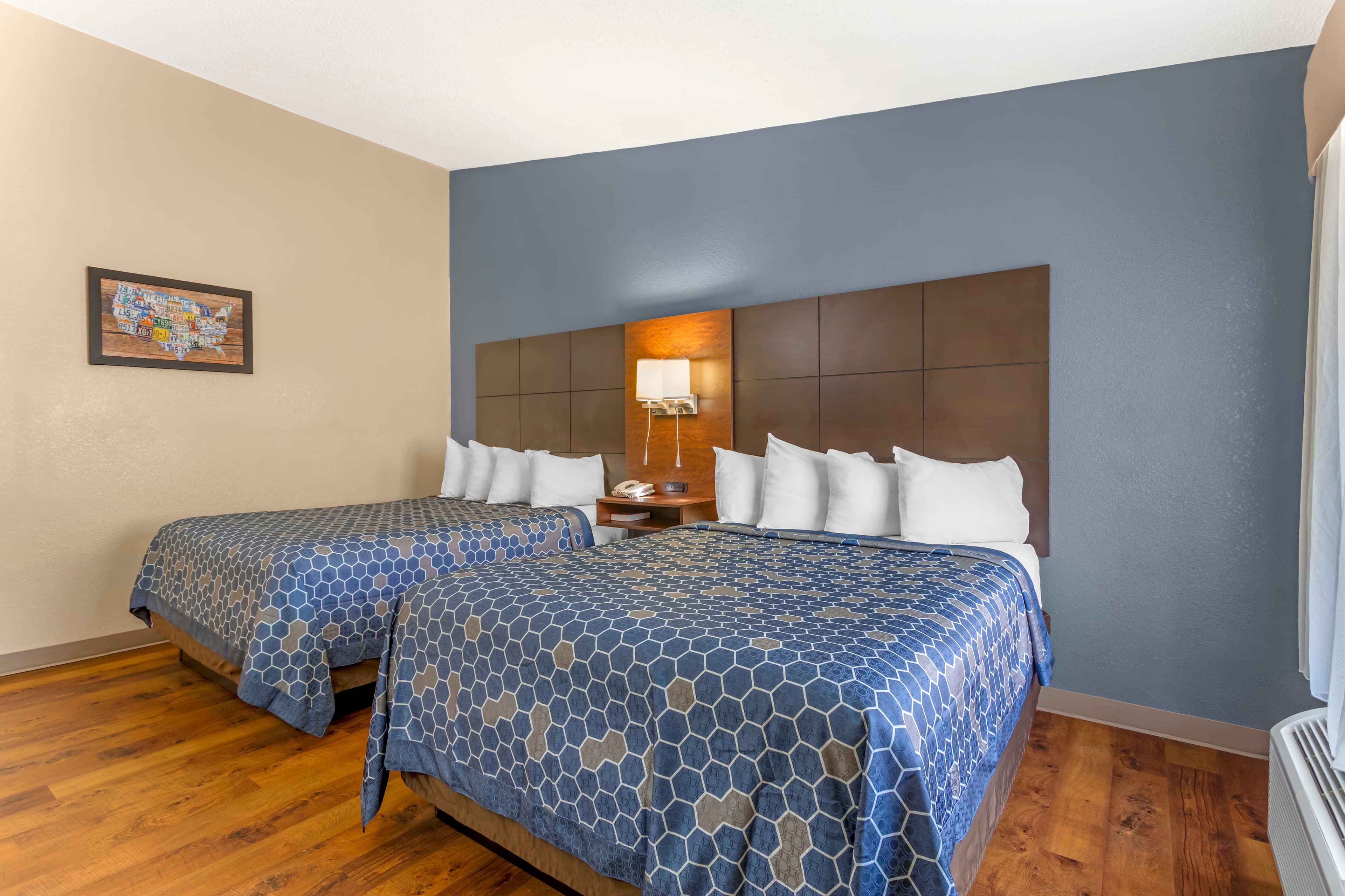 Econo Lodge Inn & Suites Gatlinburg at the Convention Center — 11