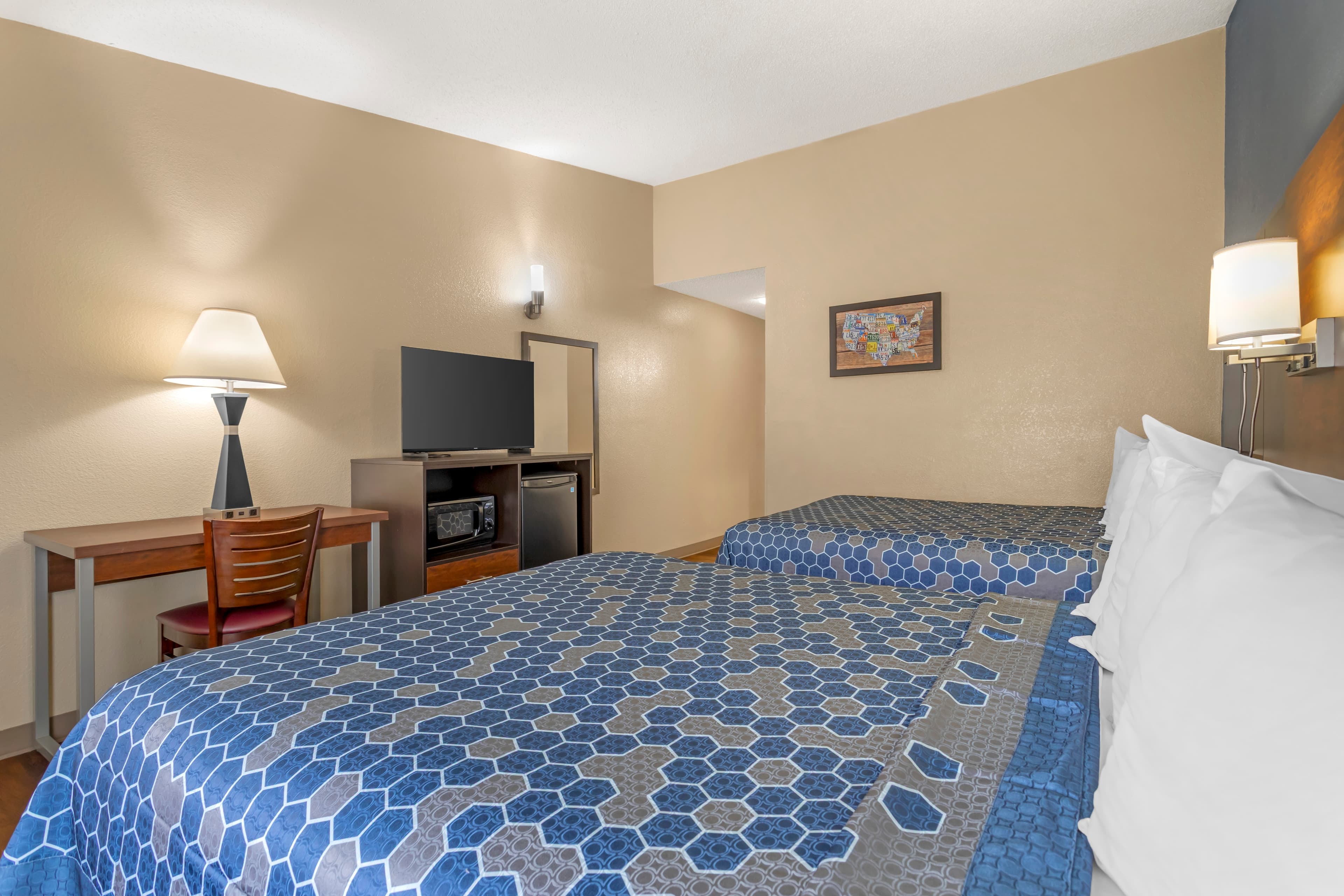 Econo Lodge Inn & Suites Gatlinburg at the Convention Center — 12