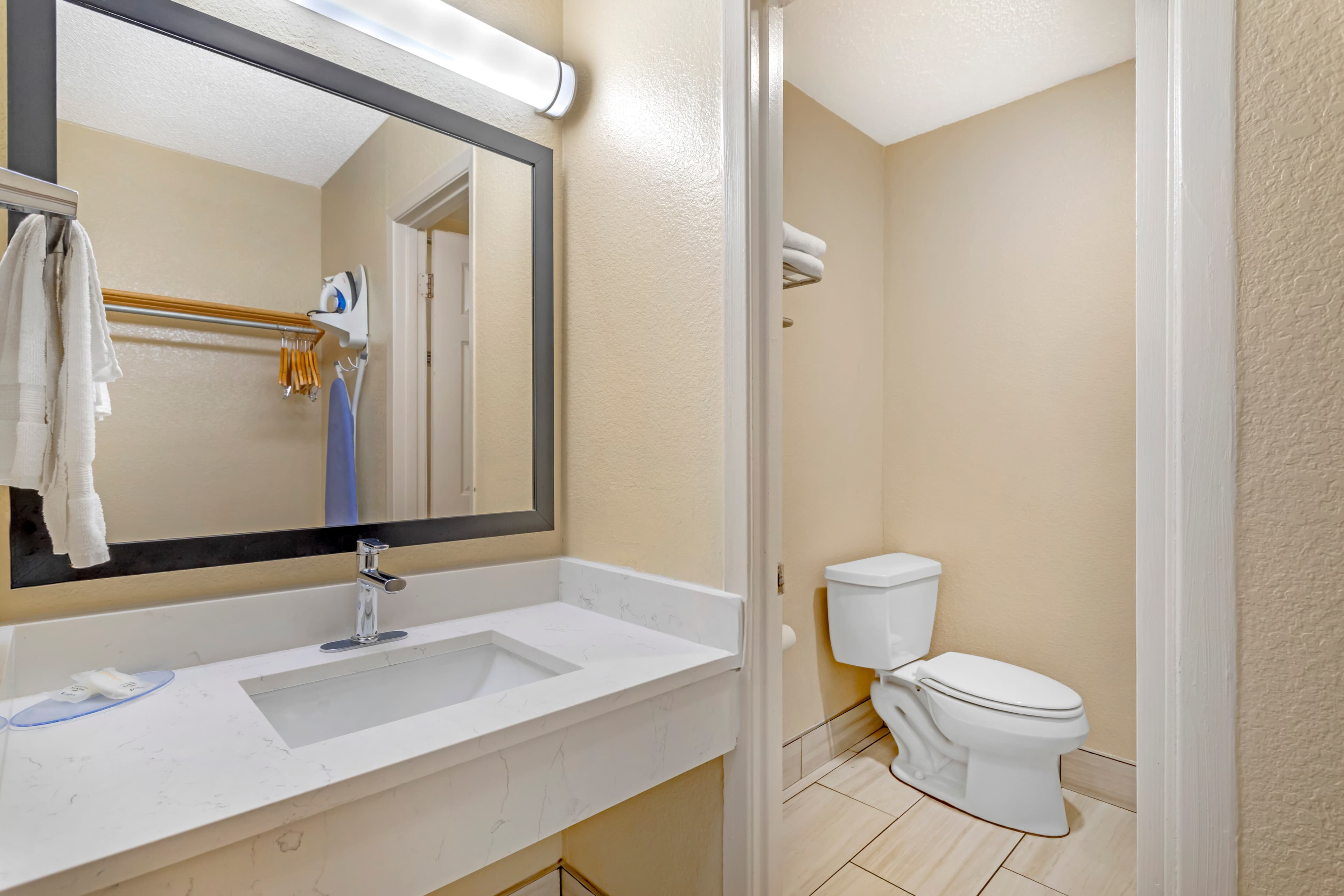 Econo Lodge Inn & Suites Gatlinburg at the Convention Center — 13