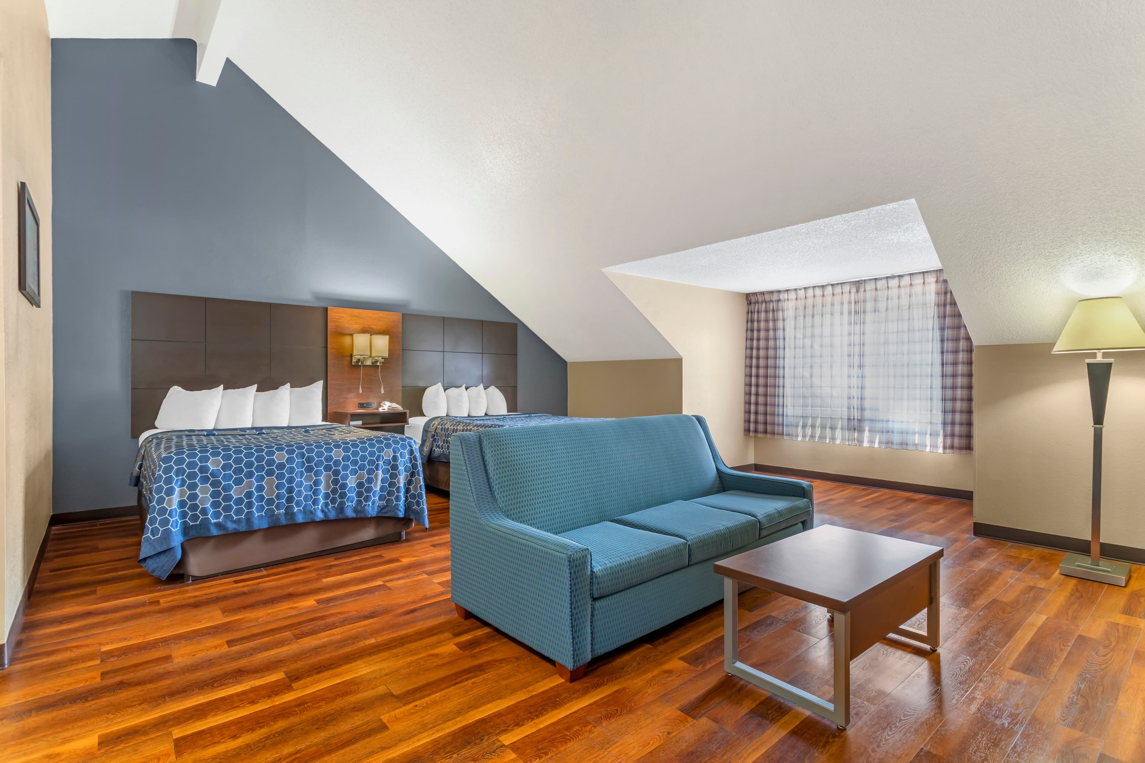 Econo Lodge Inn & Suites Gatlinburg at the Convention Center — 14