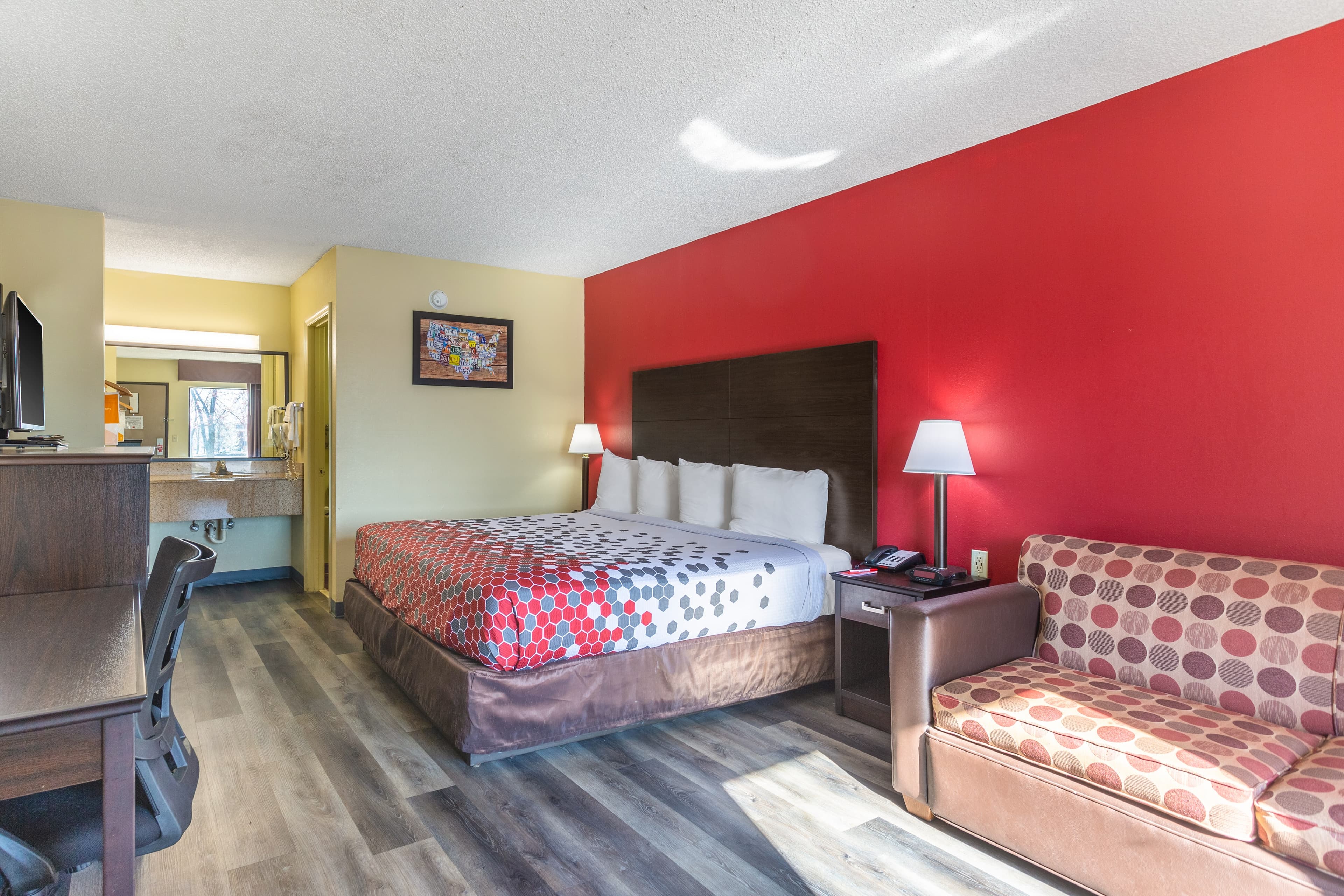 Econo Lodge & Suites Clarksville near Governors Square Mall — 12