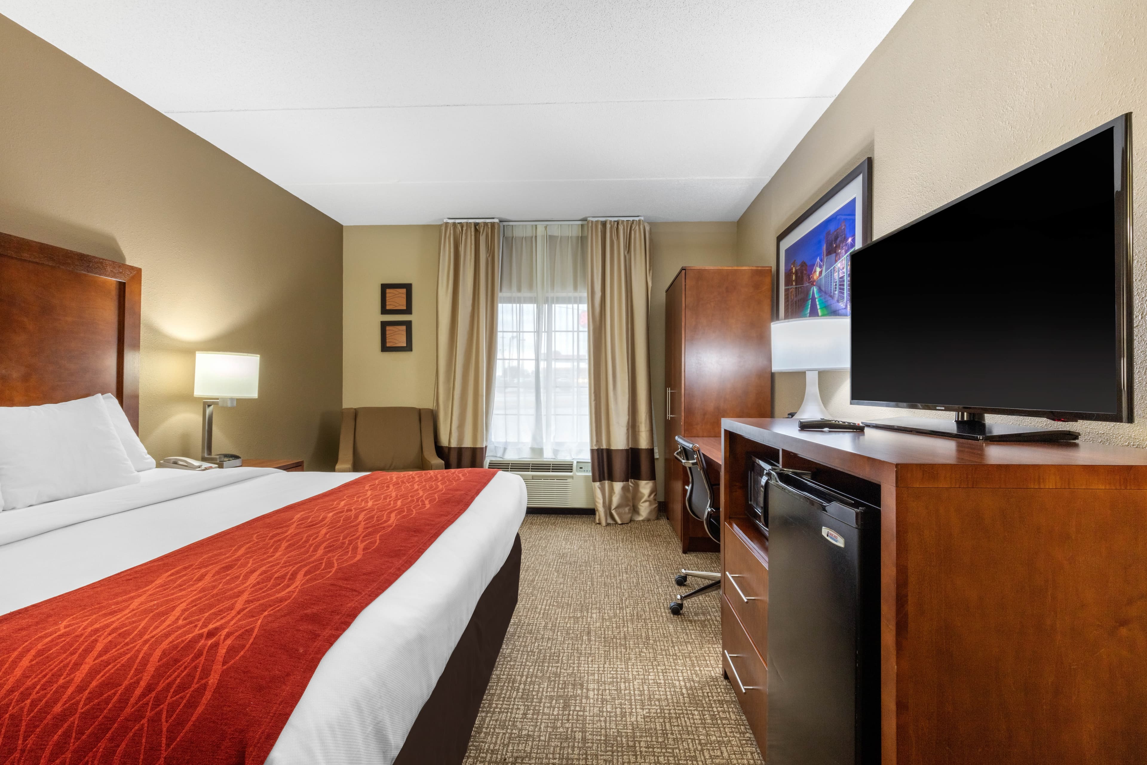 Comfort Inn & Suites Hamilton Place - Image 4