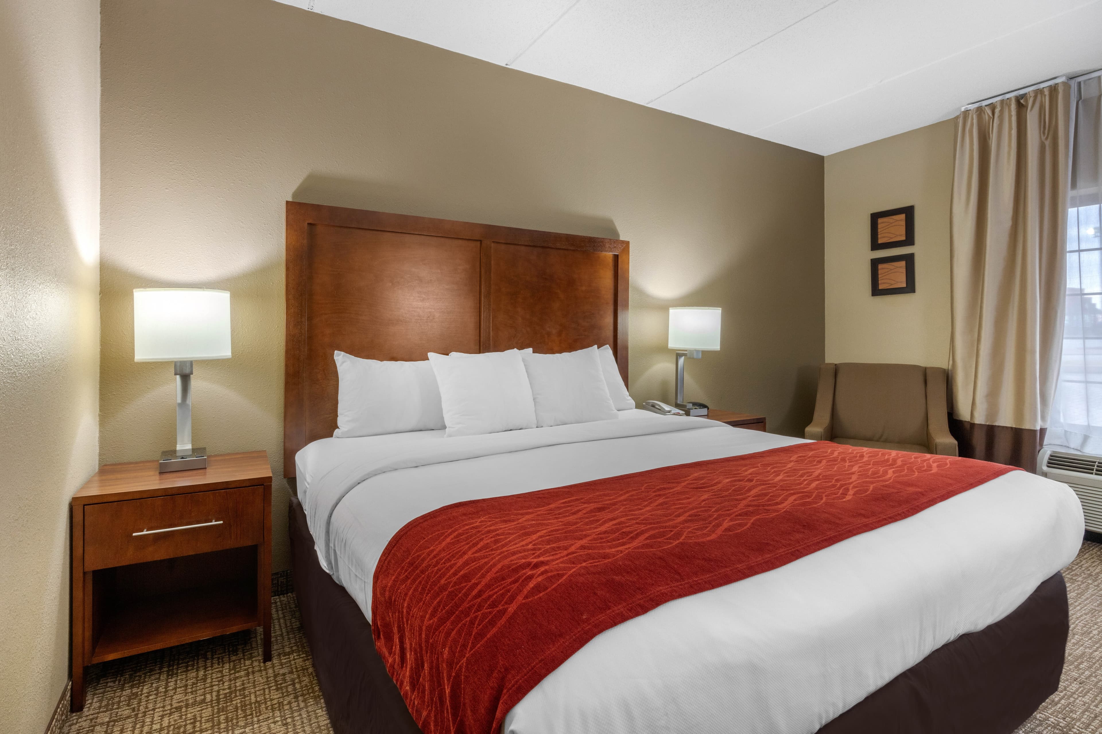 Comfort Inn & Suites Hamilton Place - Image 5