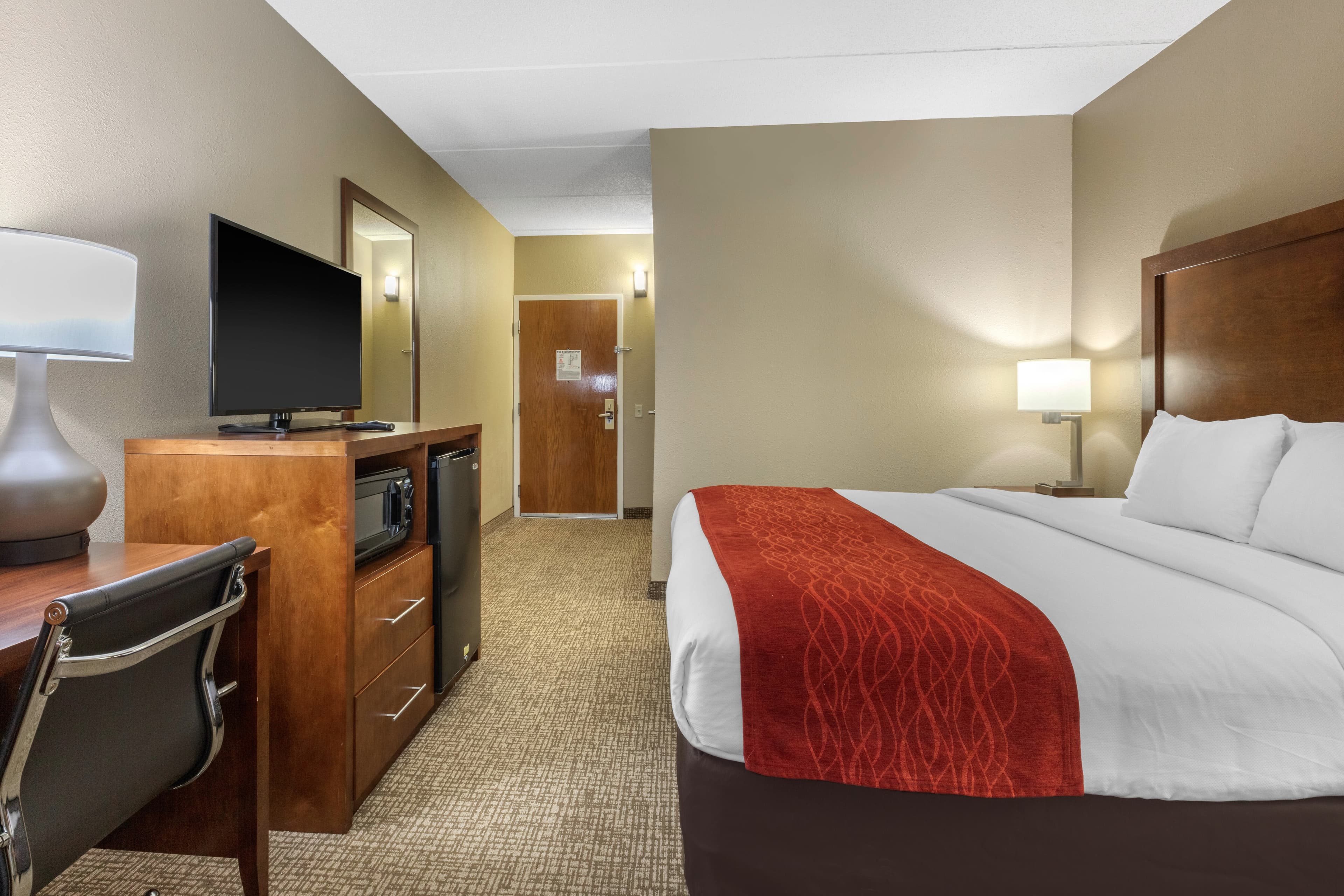 Comfort Inn & Suites Hamilton Place — 6