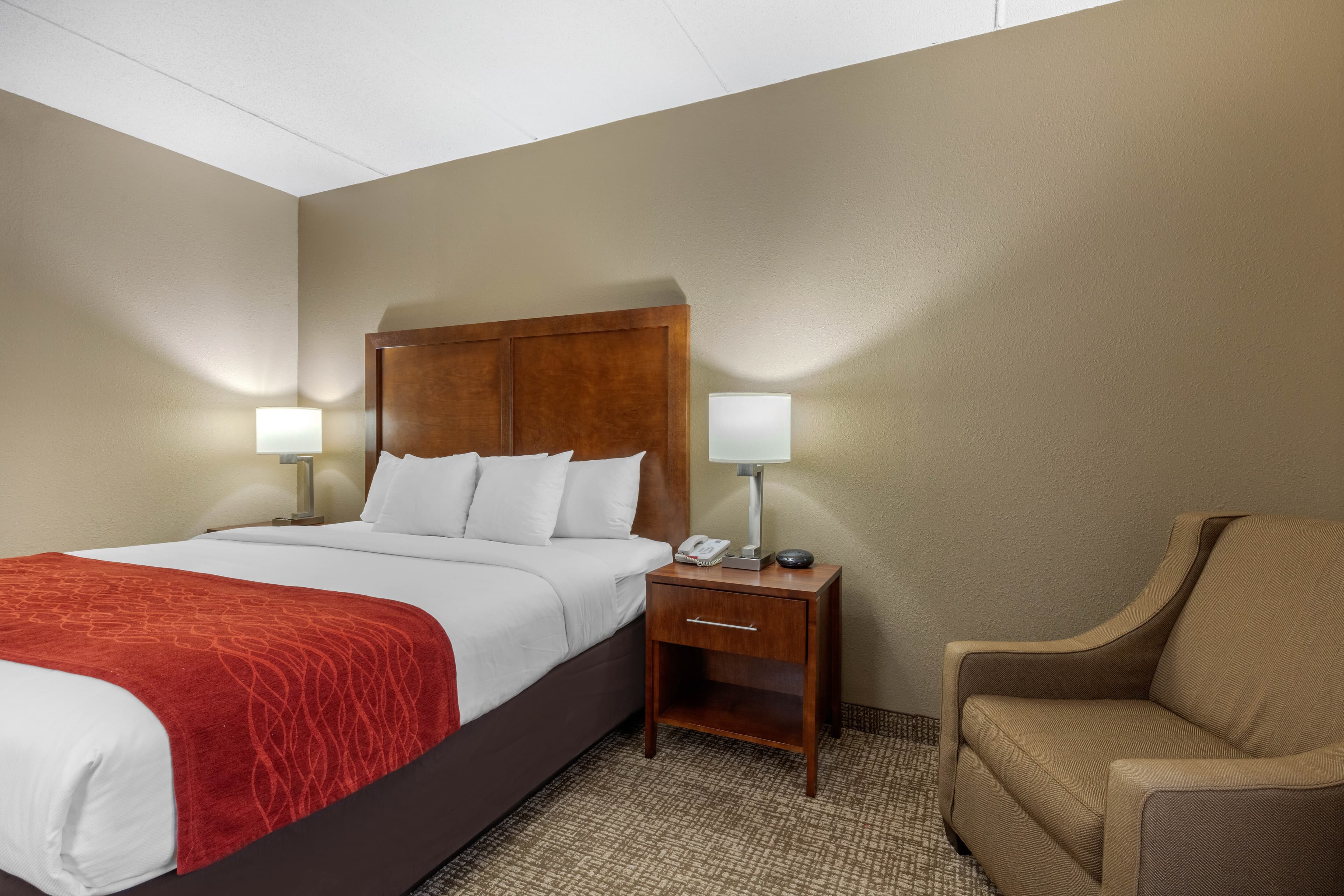 Comfort Inn & Suites Hamilton Place — 7