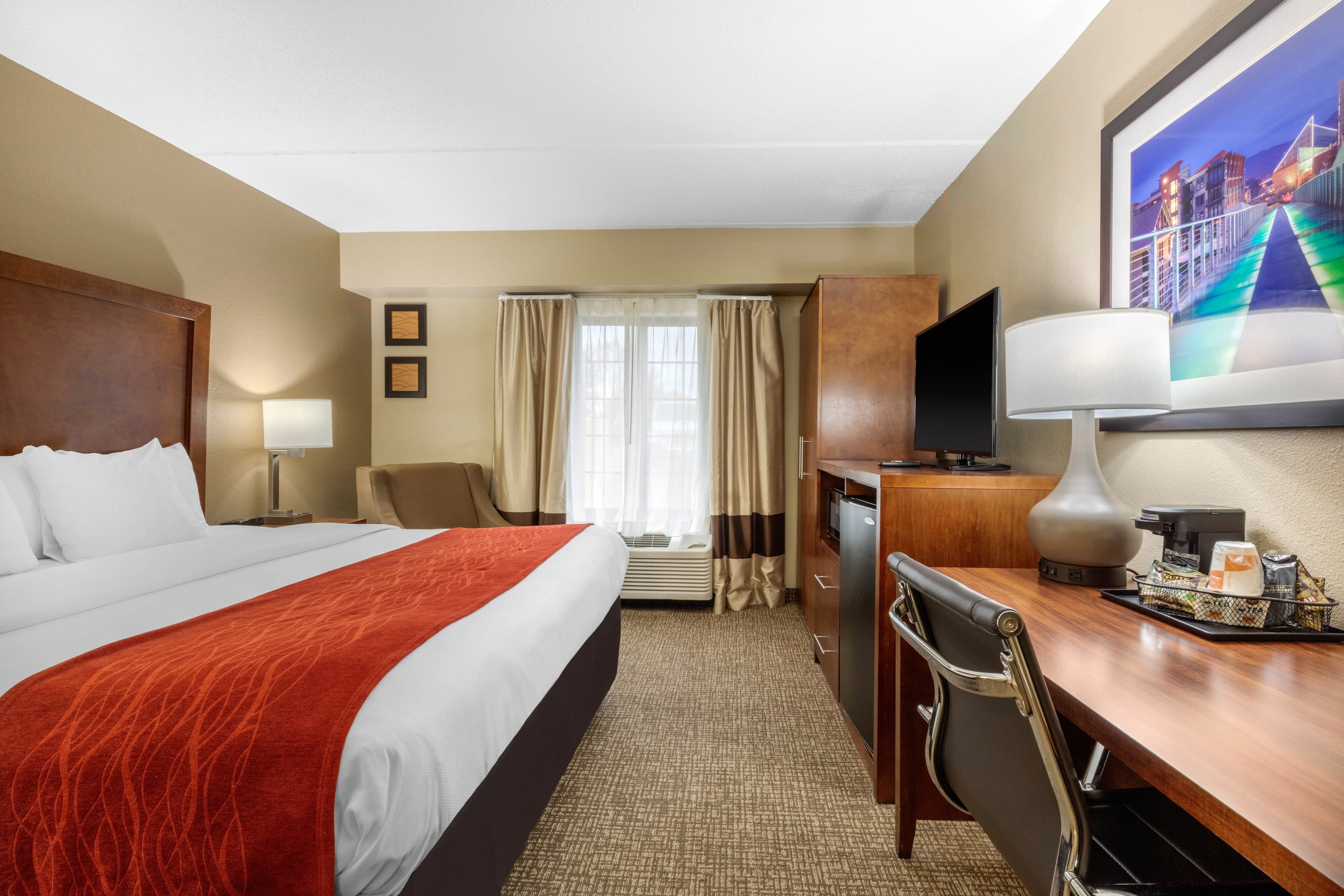 Comfort Inn & Suites Hamilton Place - Image 2