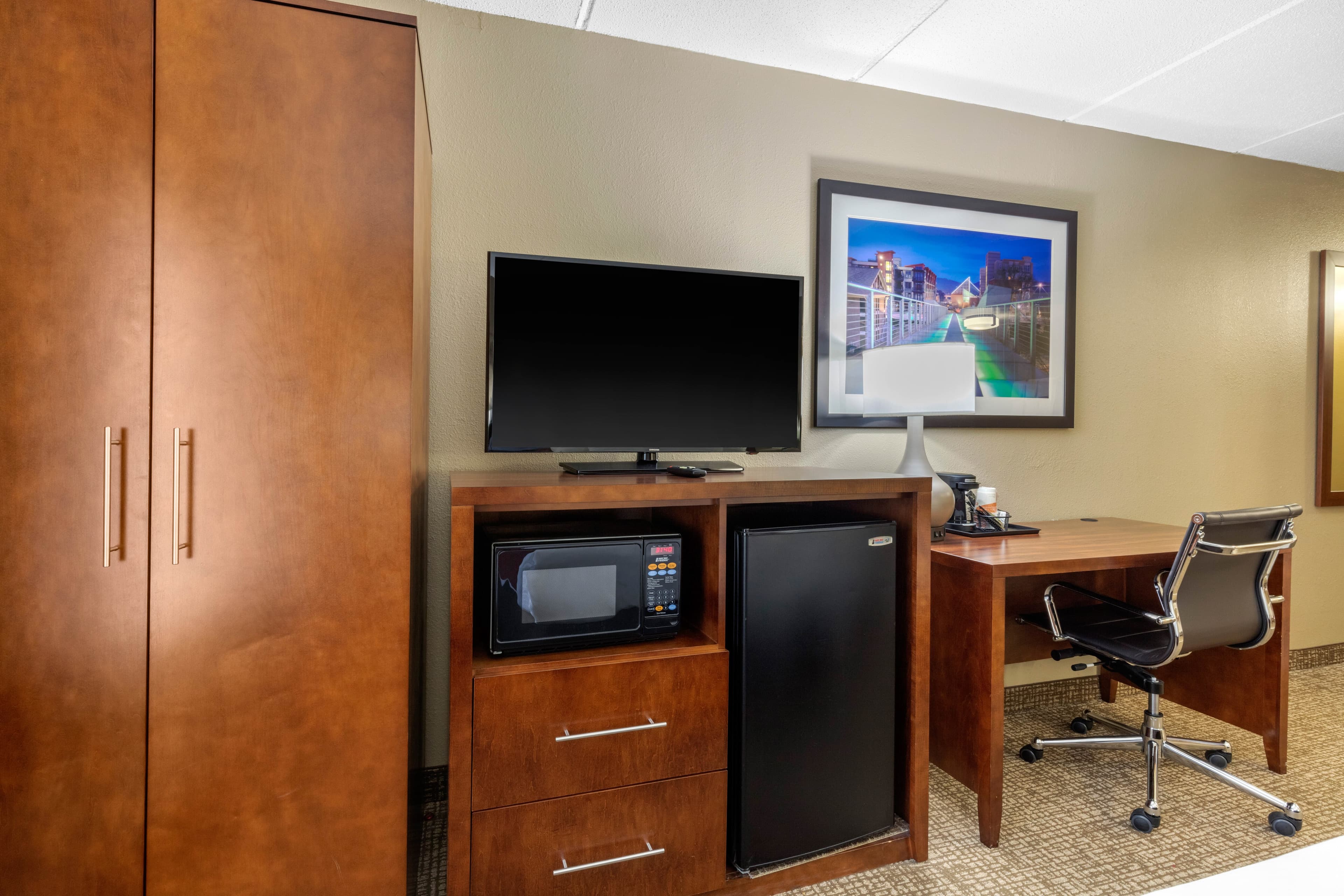 Comfort Inn & Suites Hamilton Place — 12