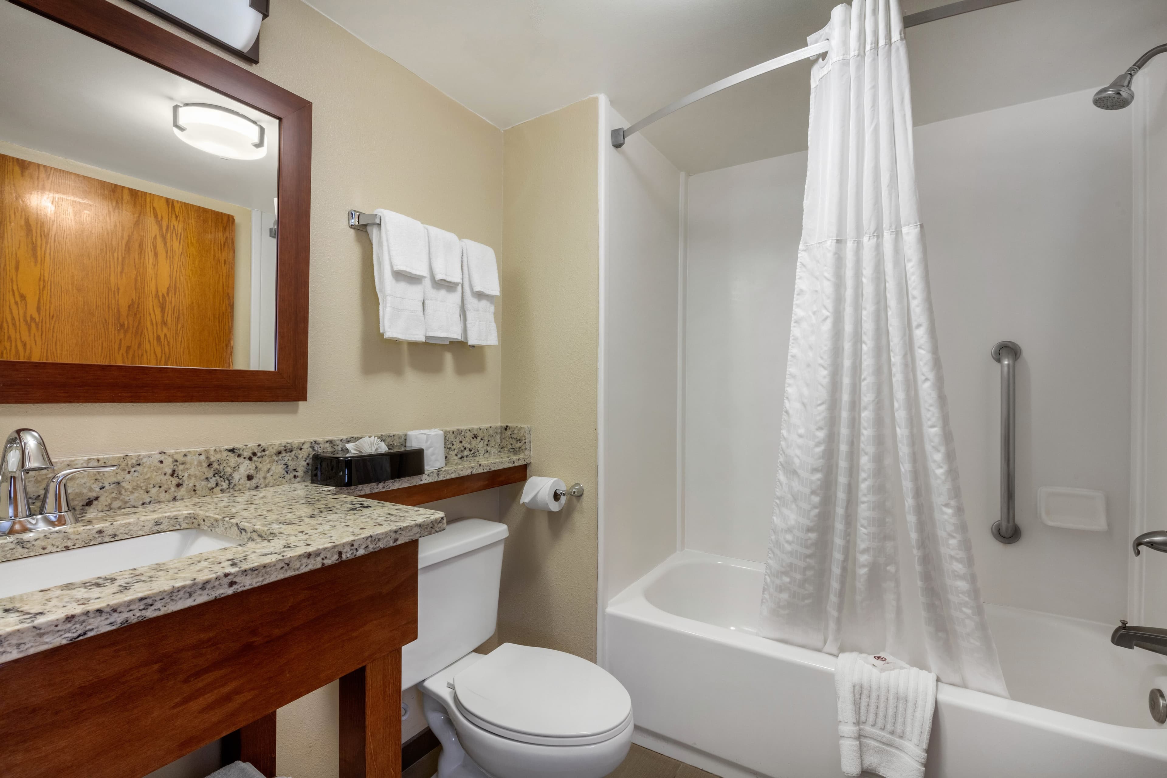 Comfort Inn & Suites Hamilton Place — 13