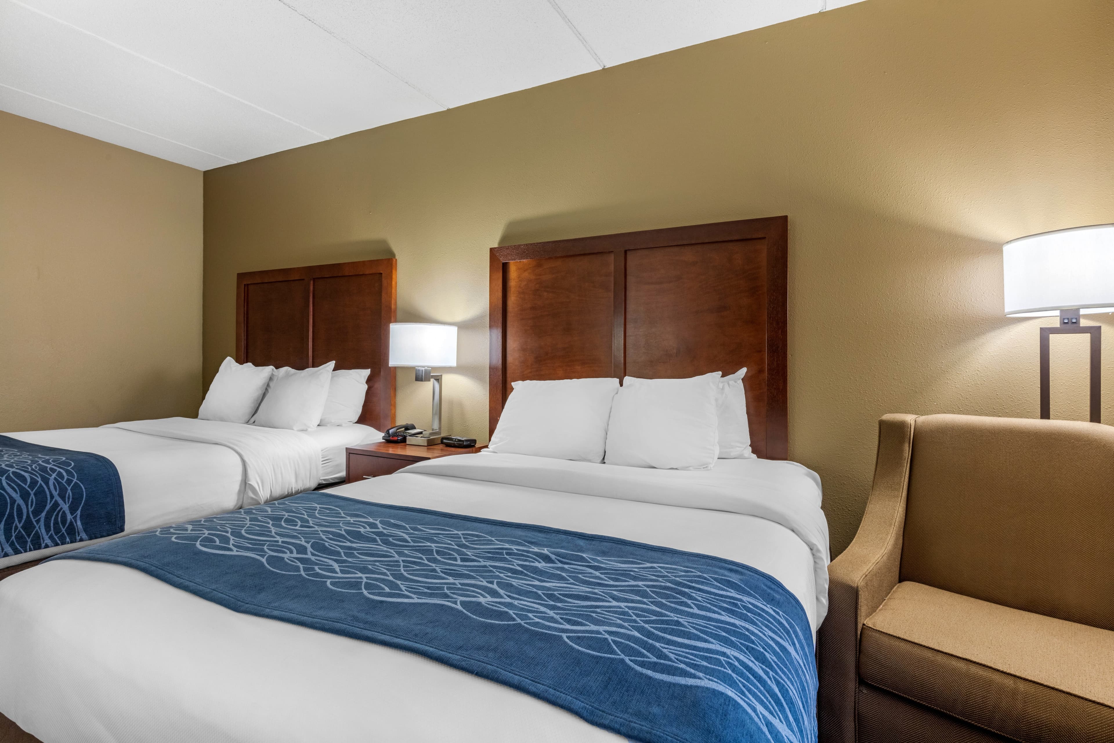 Comfort Inn & Suites Hamilton Place — 16