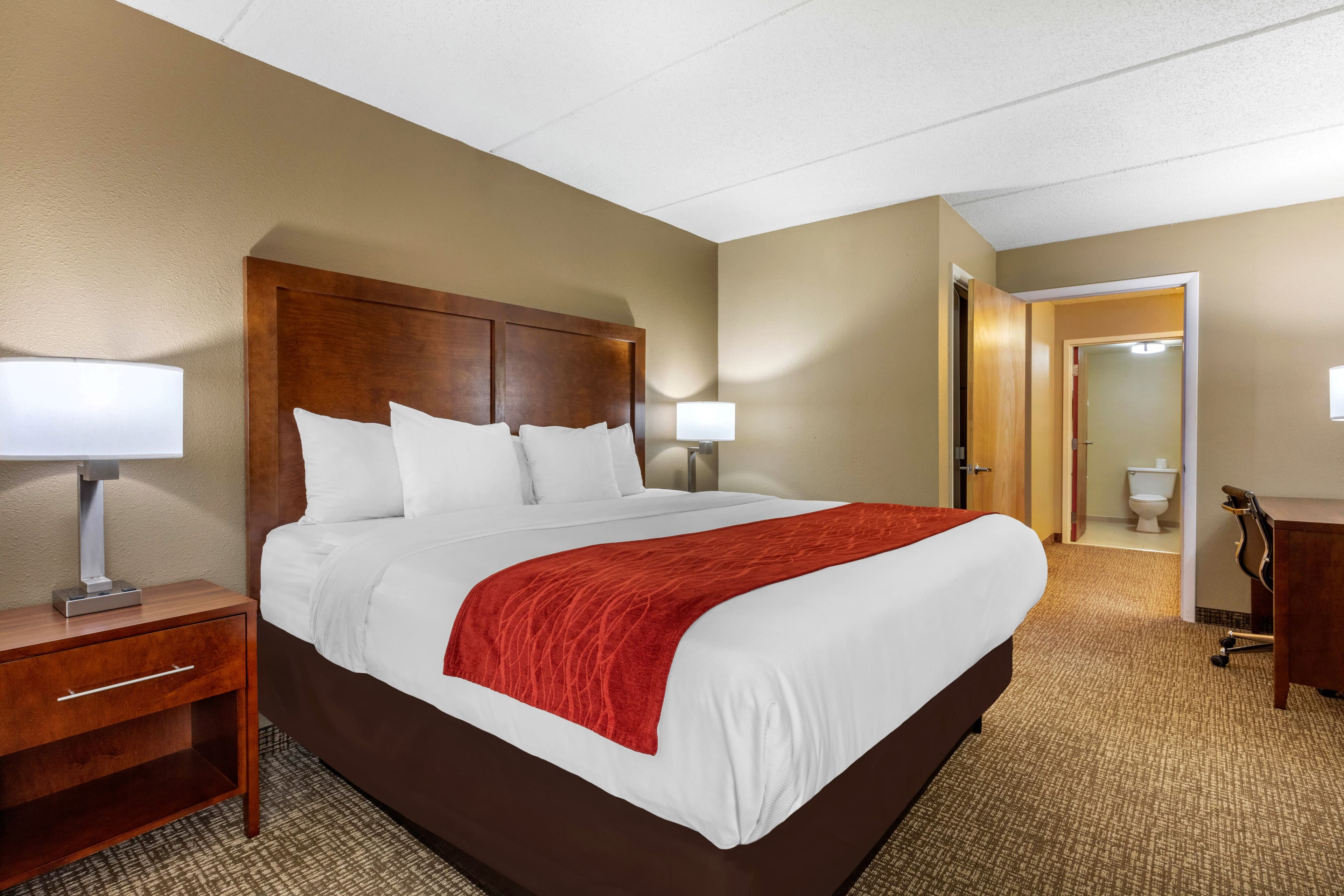 Comfort Inn & Suites Hamilton Place — 24