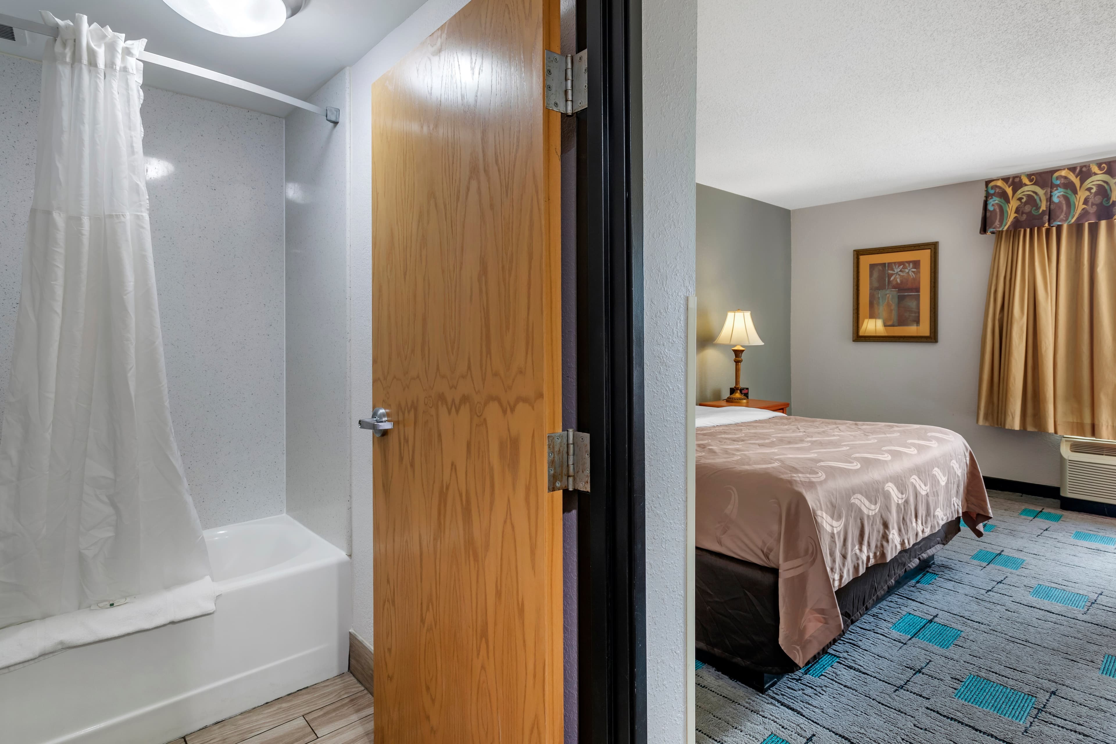 Quality Inn & Suites Chattanooga West near Lookout Mountain - Image 5