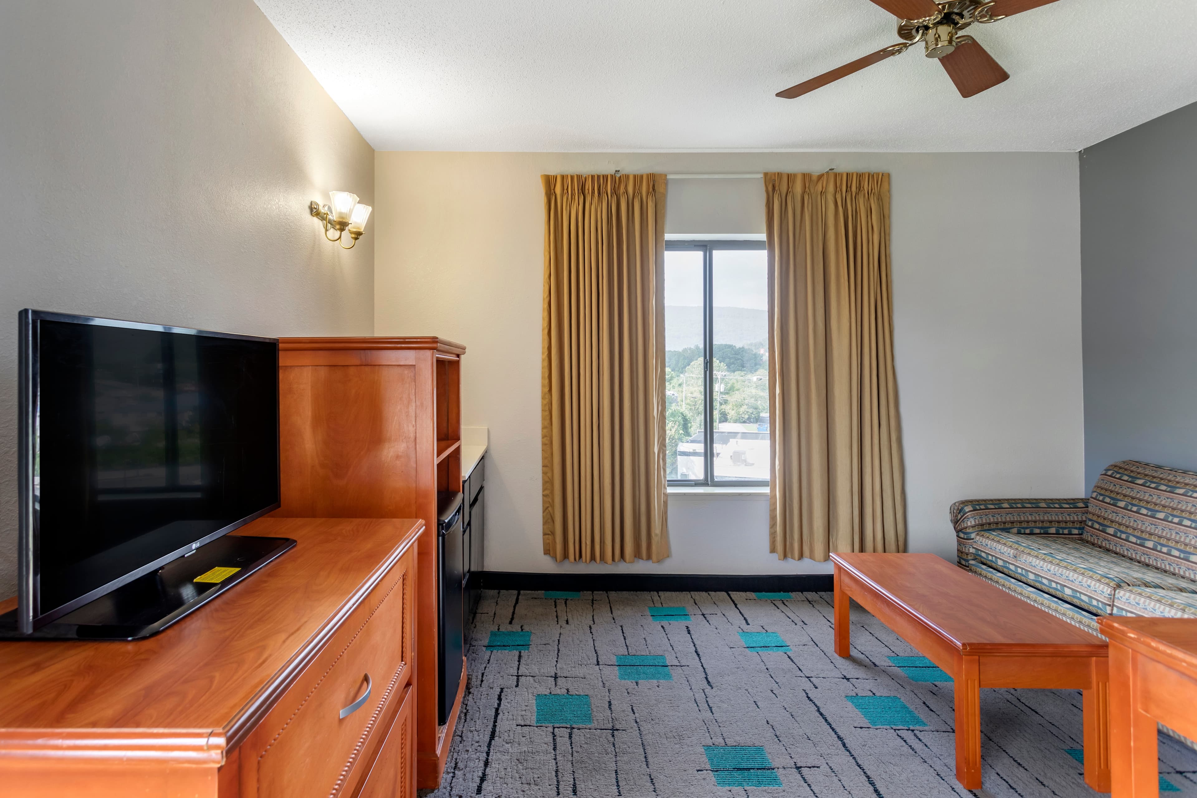 Quality Inn & Suites Chattanooga West near Lookout Mountain — 24