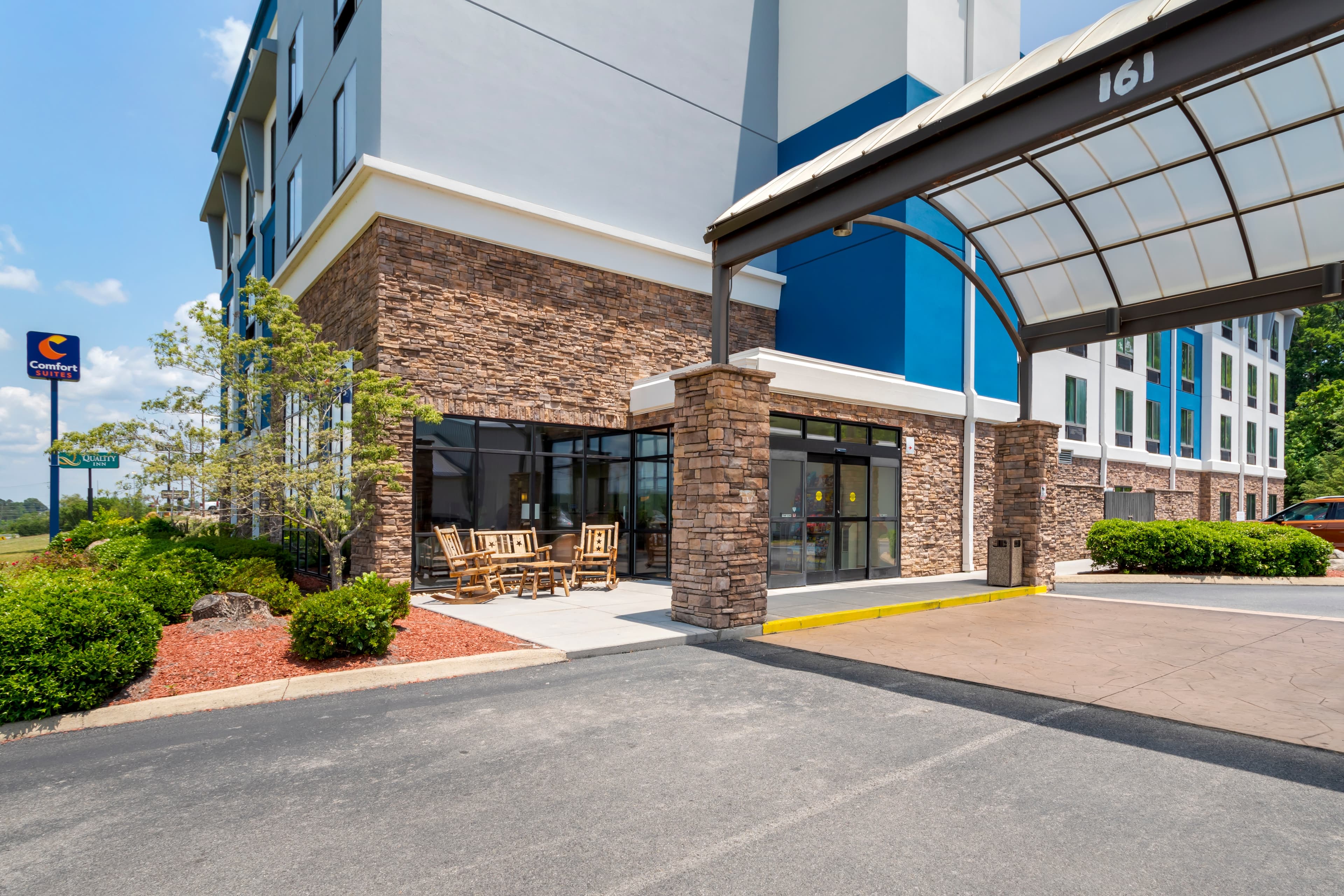 Comfort Suites Kodak Sevierville - Image 1