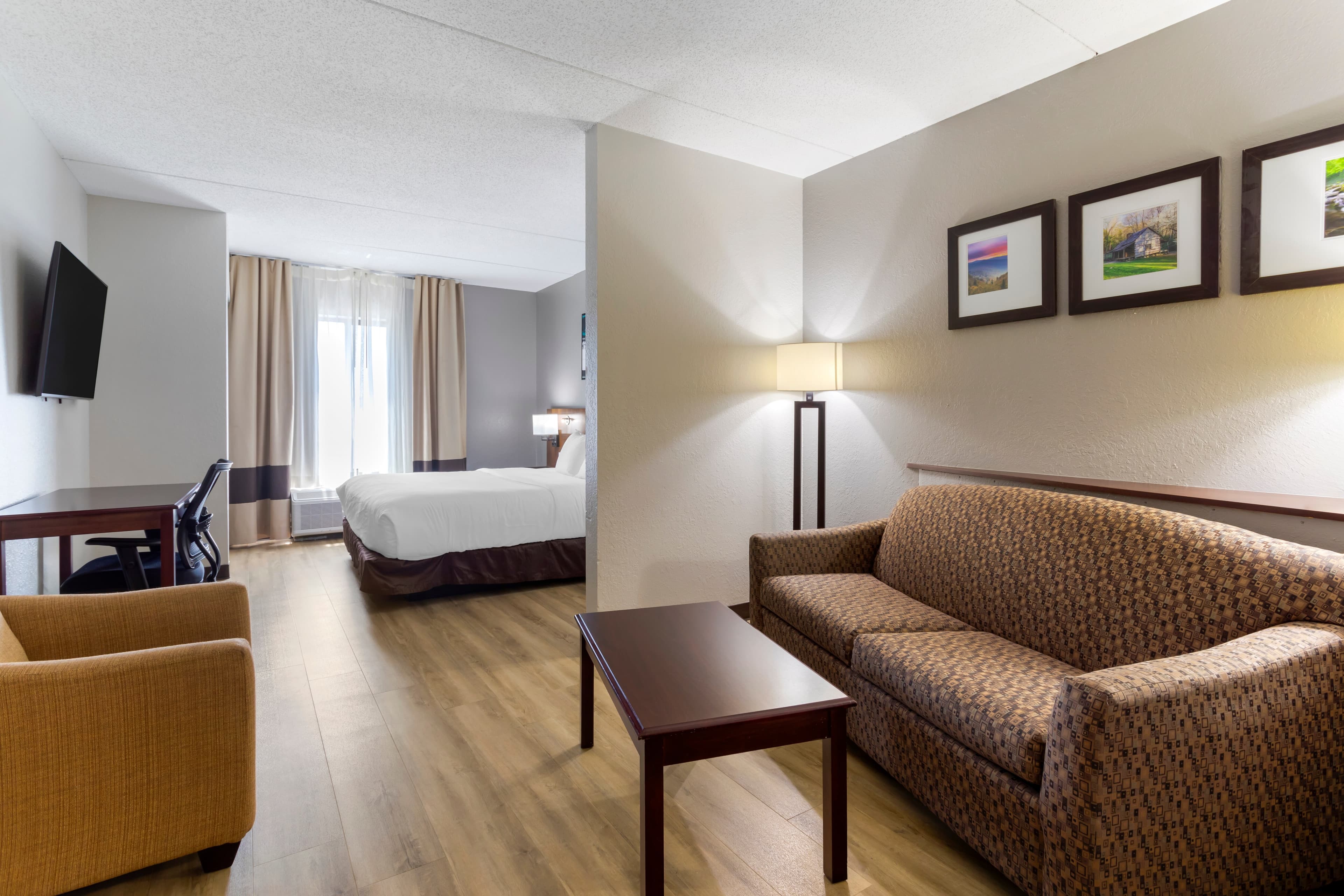 Comfort Suites Kodak Sevierville - Image 2