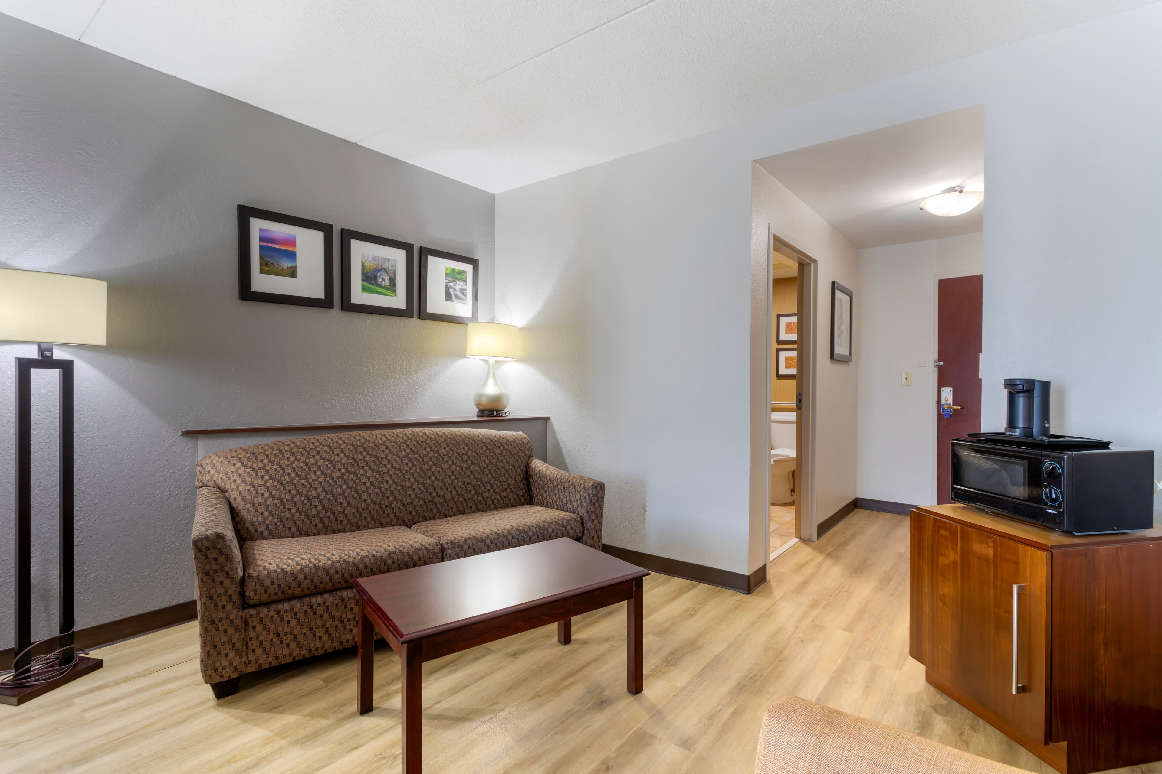 Comfort Suites Kodak Sevierville - Image 3