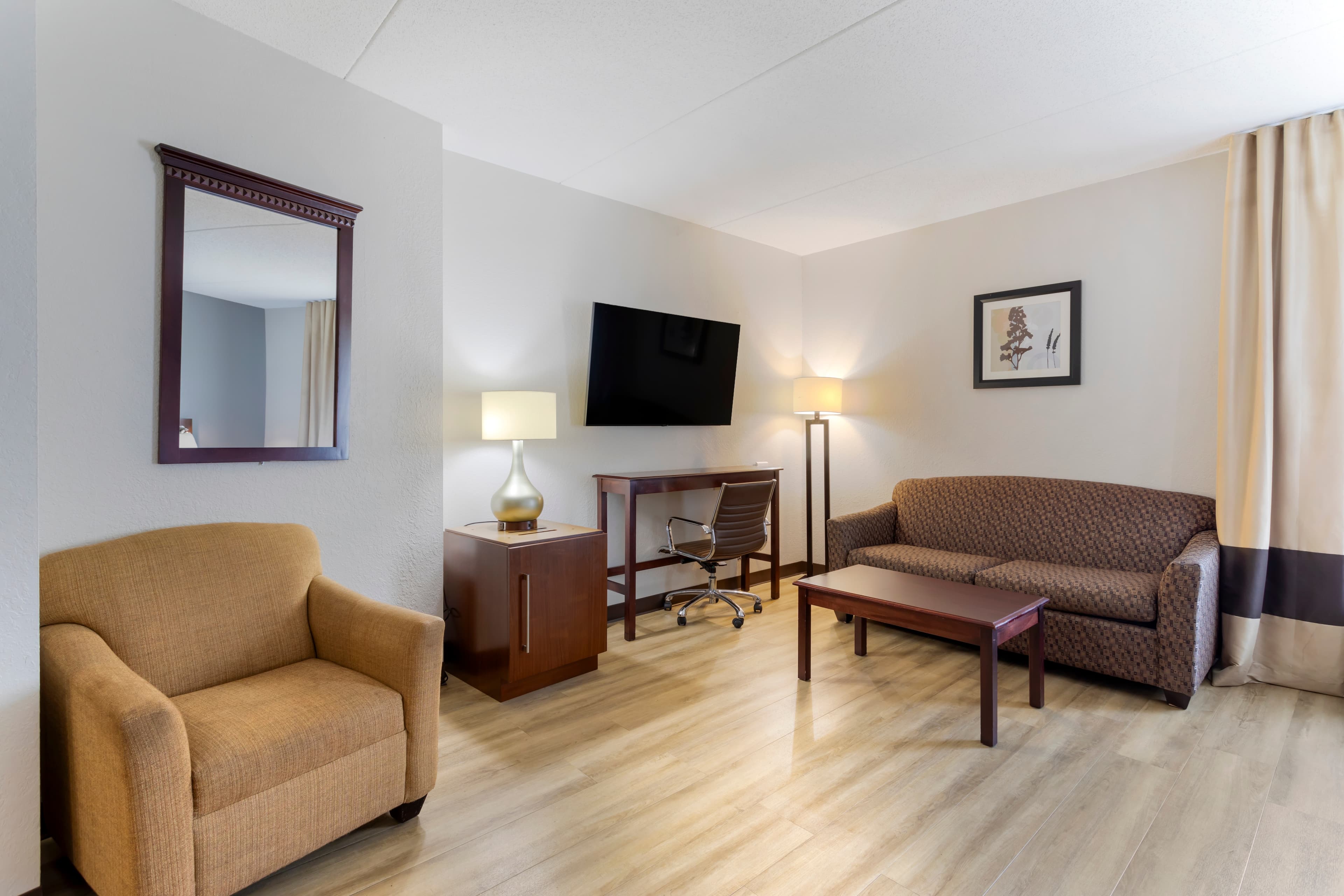 Comfort Suites Kodak Sevierville — 8