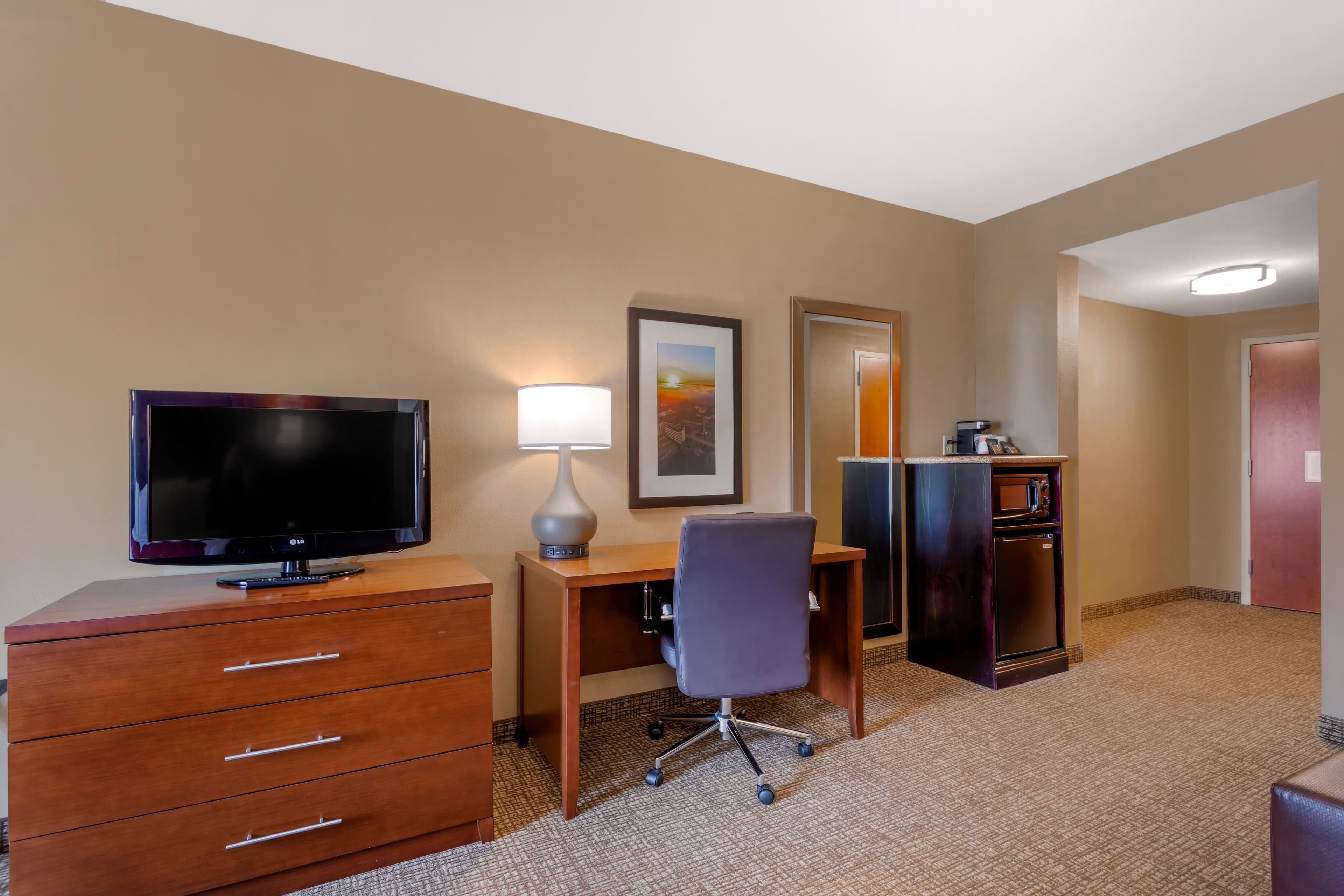 Comfort Suites Knoxville North - Image 3