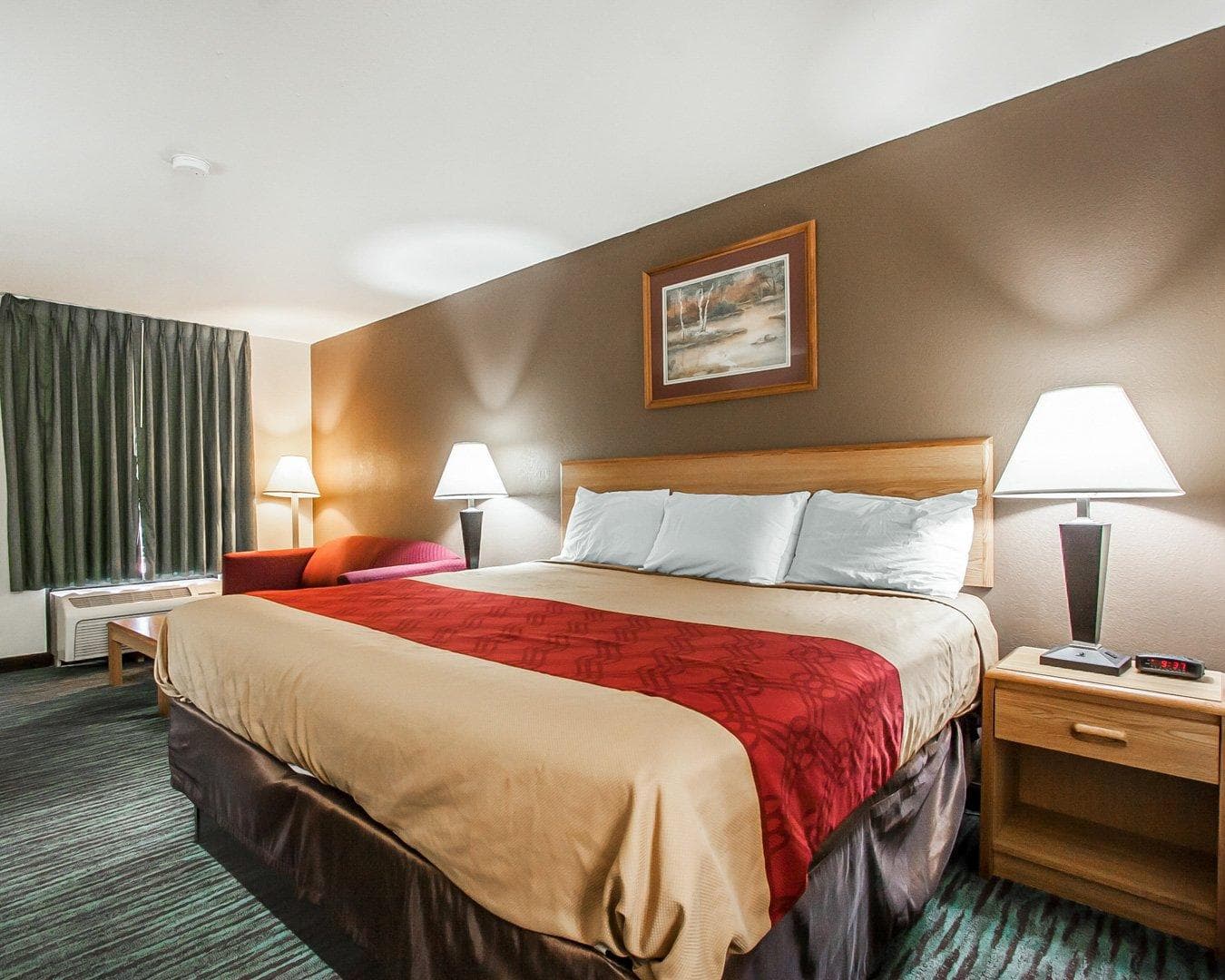 Econo Lodge Inn & Suites Jackson Northwest - Image 1