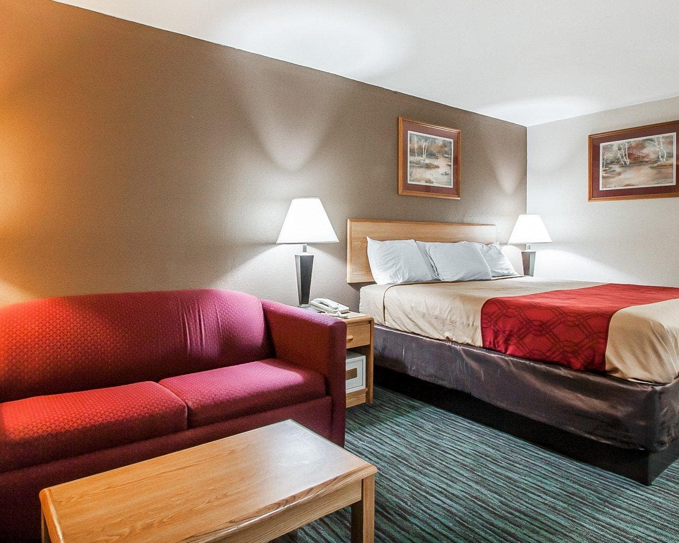 Econo Lodge Inn & Suites Jackson Northwest — 7