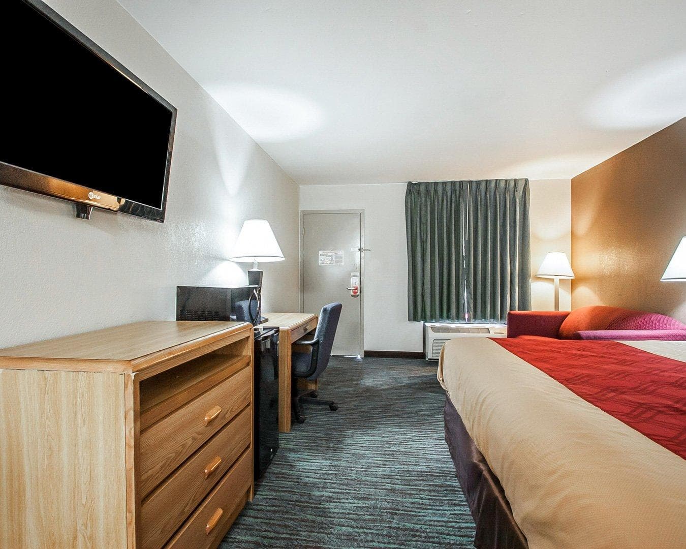 Econo Lodge Inn & Suites Jackson Northwest — 8