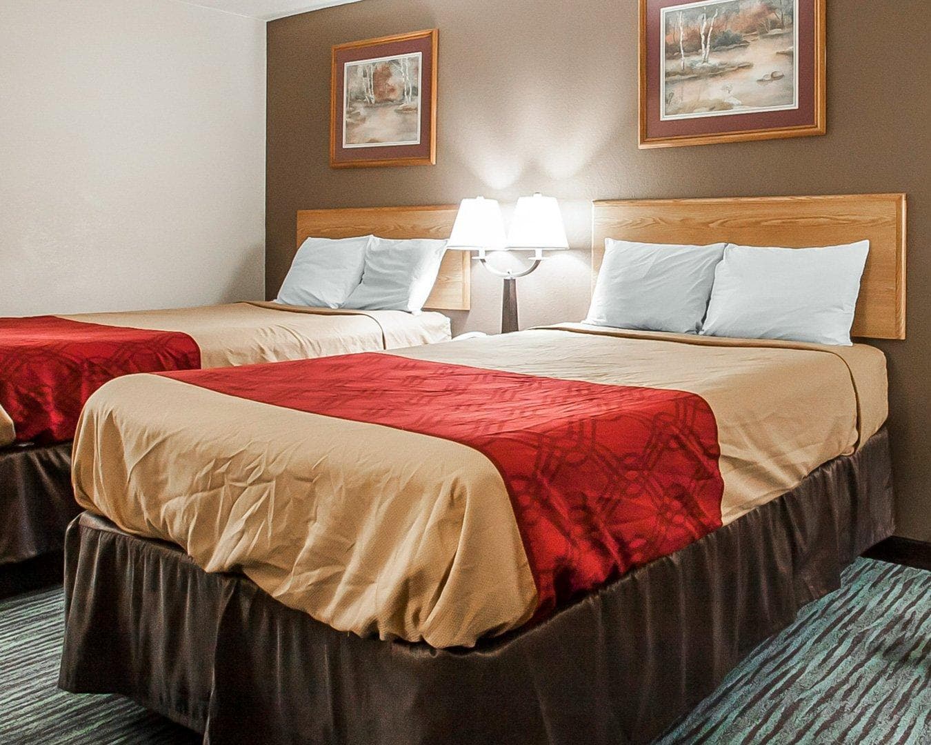 Econo Lodge Inn & Suites Jackson Northwest - Image 2