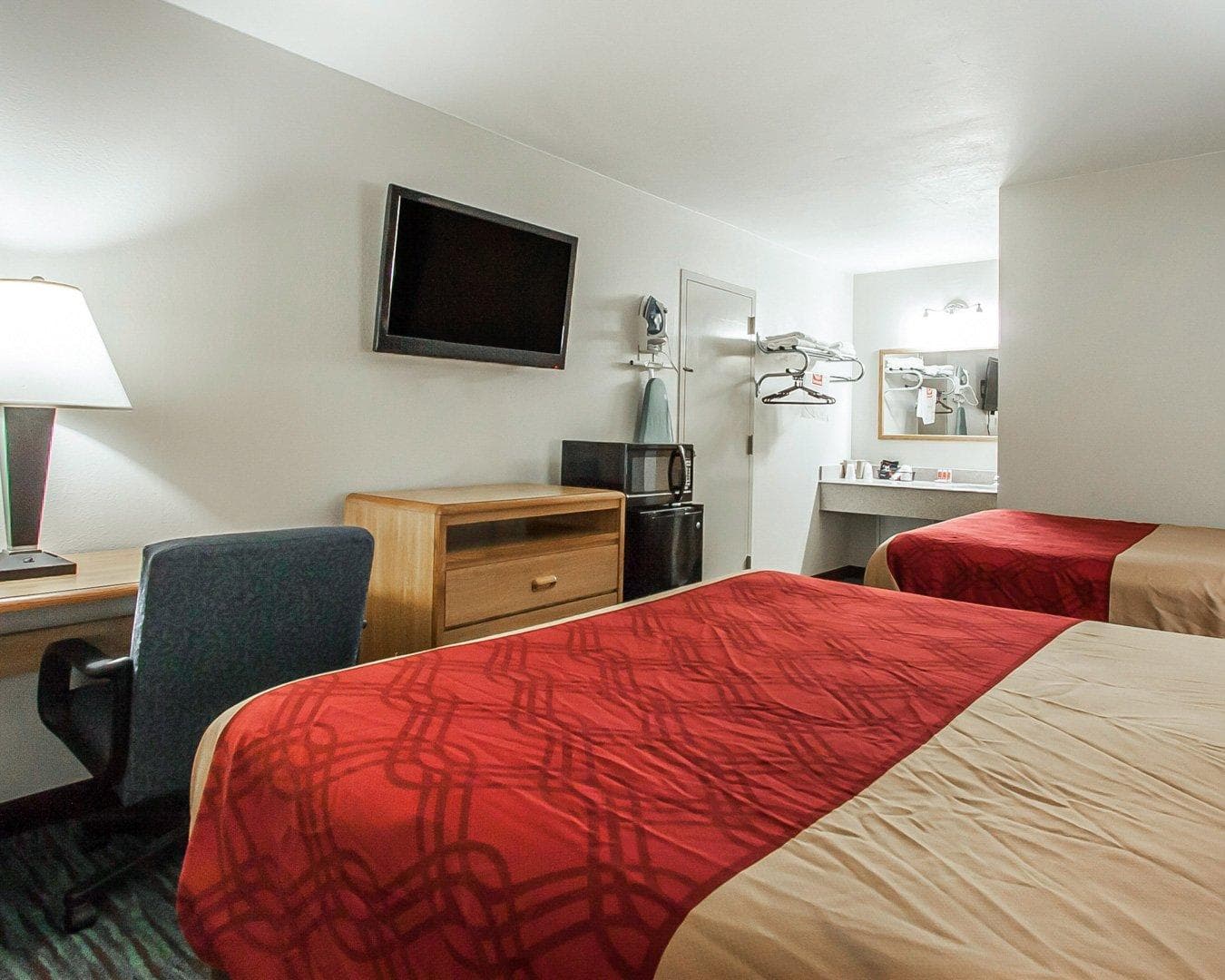 Econo Lodge Inn & Suites Jackson Northwest - Image 3