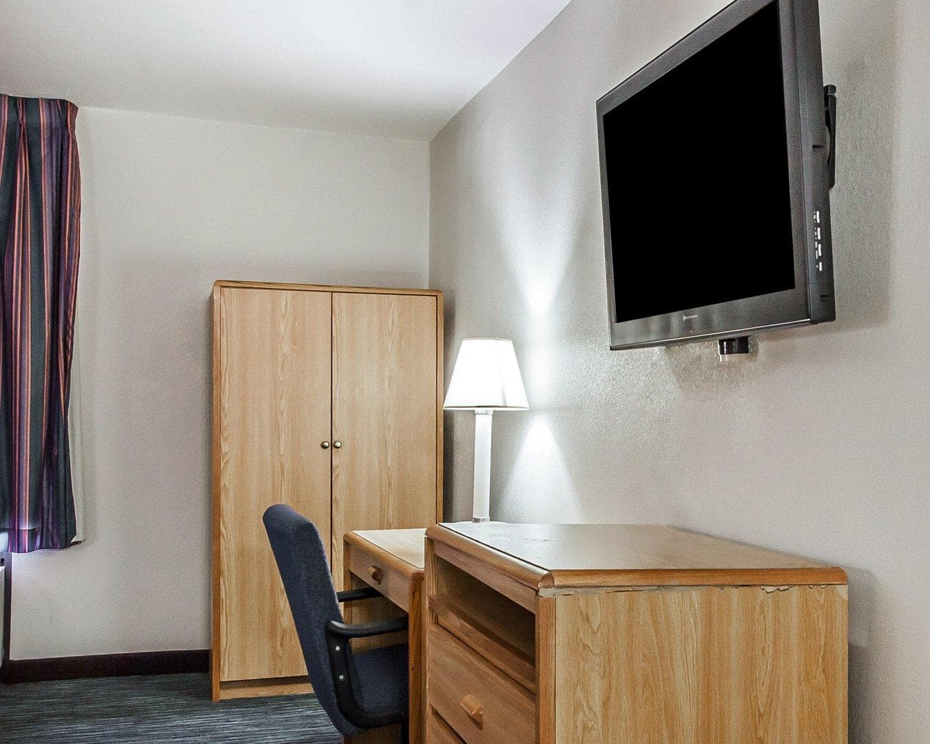 Econo Lodge Inn & Suites Jackson Northwest — 24