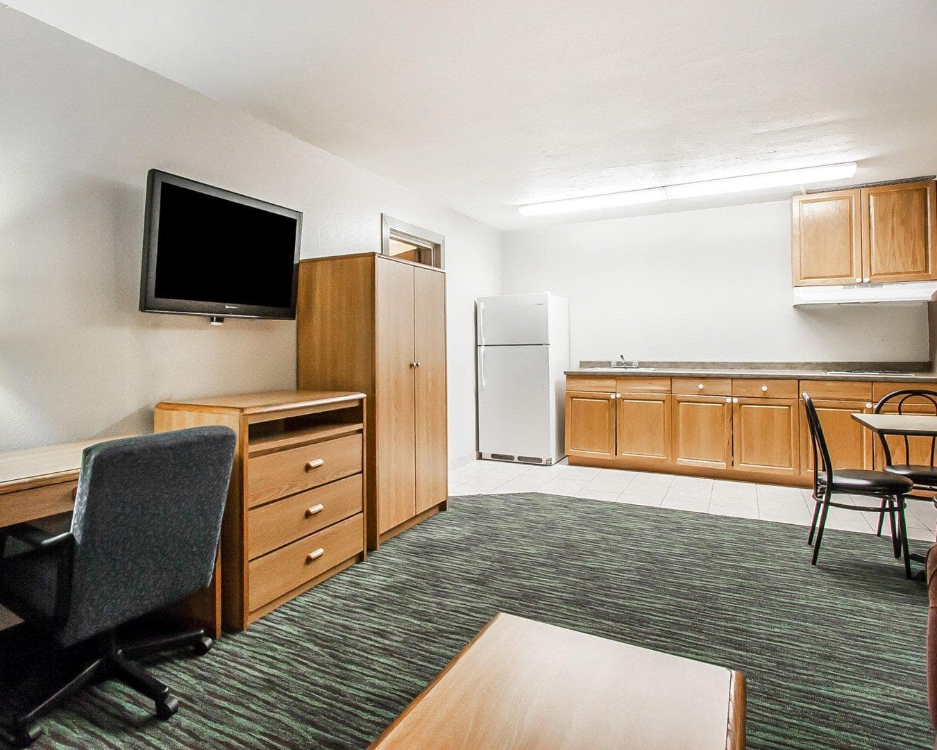 Econo Lodge Inn & Suites Jackson Northwest — 28