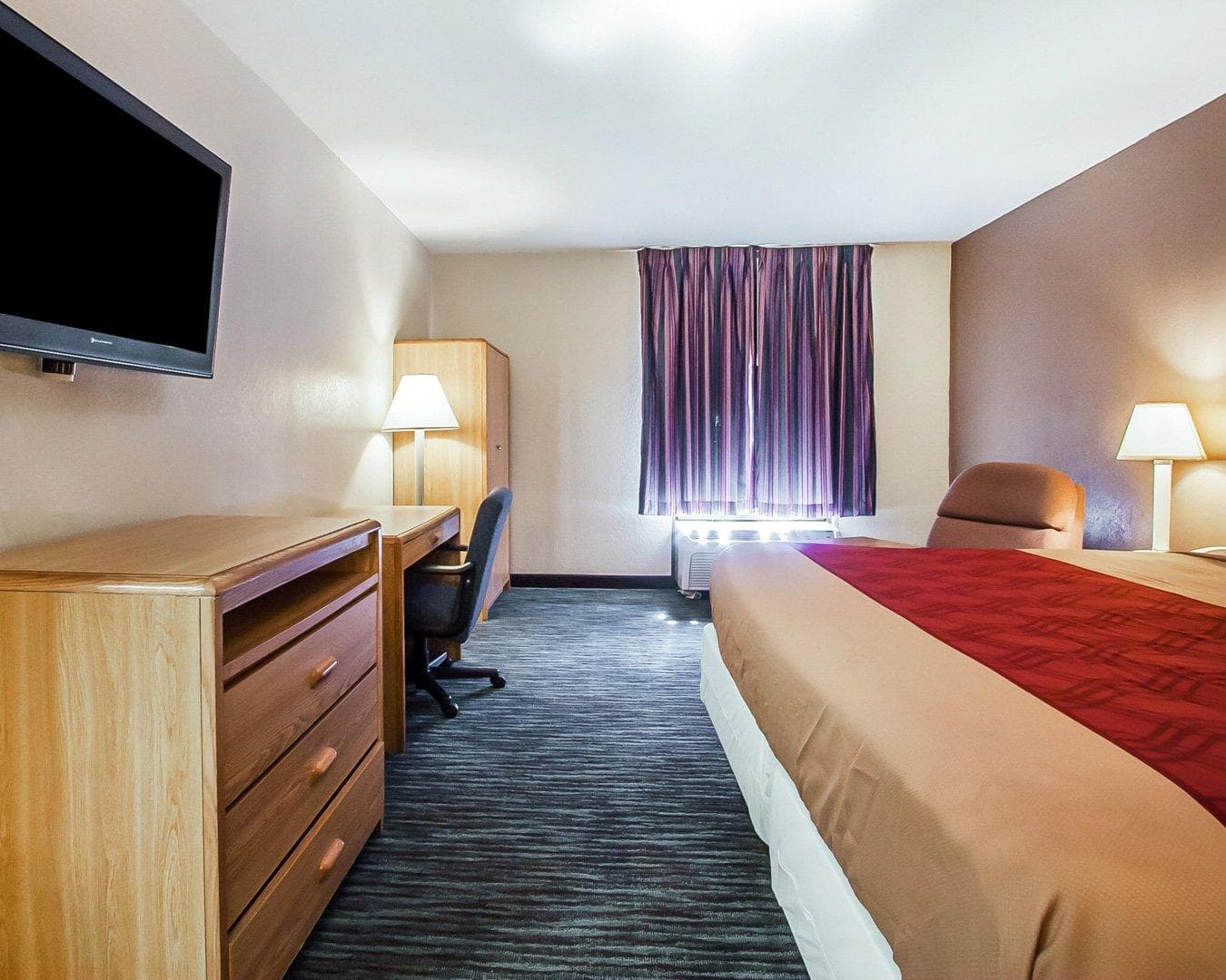 Econo Lodge Inn & Suites Jackson Northwest — 32