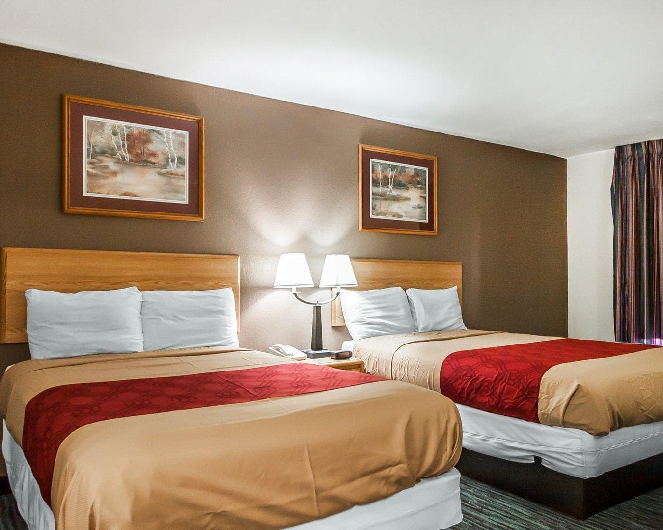 Econo Lodge Inn & Suites Jackson Northwest — 20