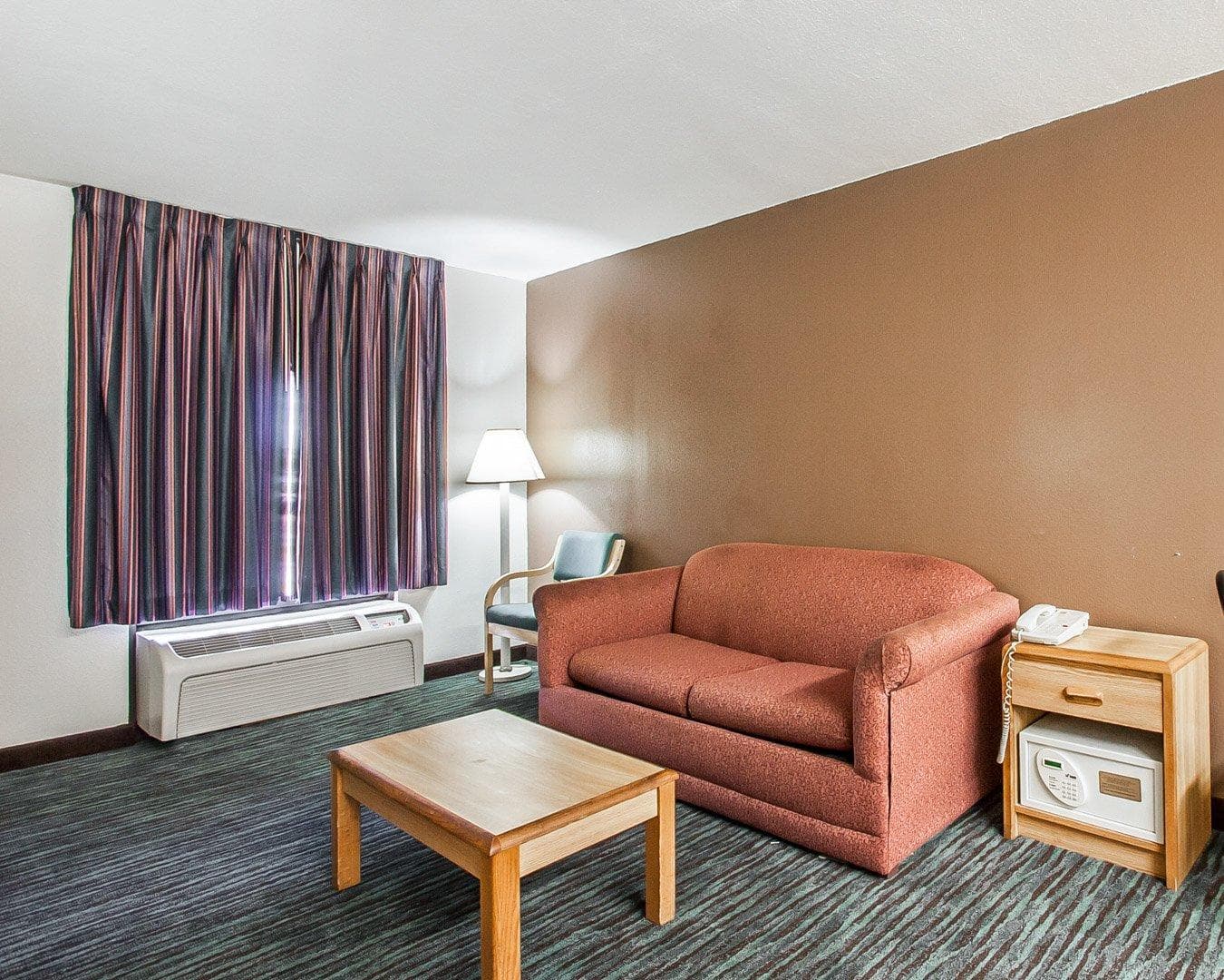 Econo Lodge Inn & Suites Jackson Northwest — 22