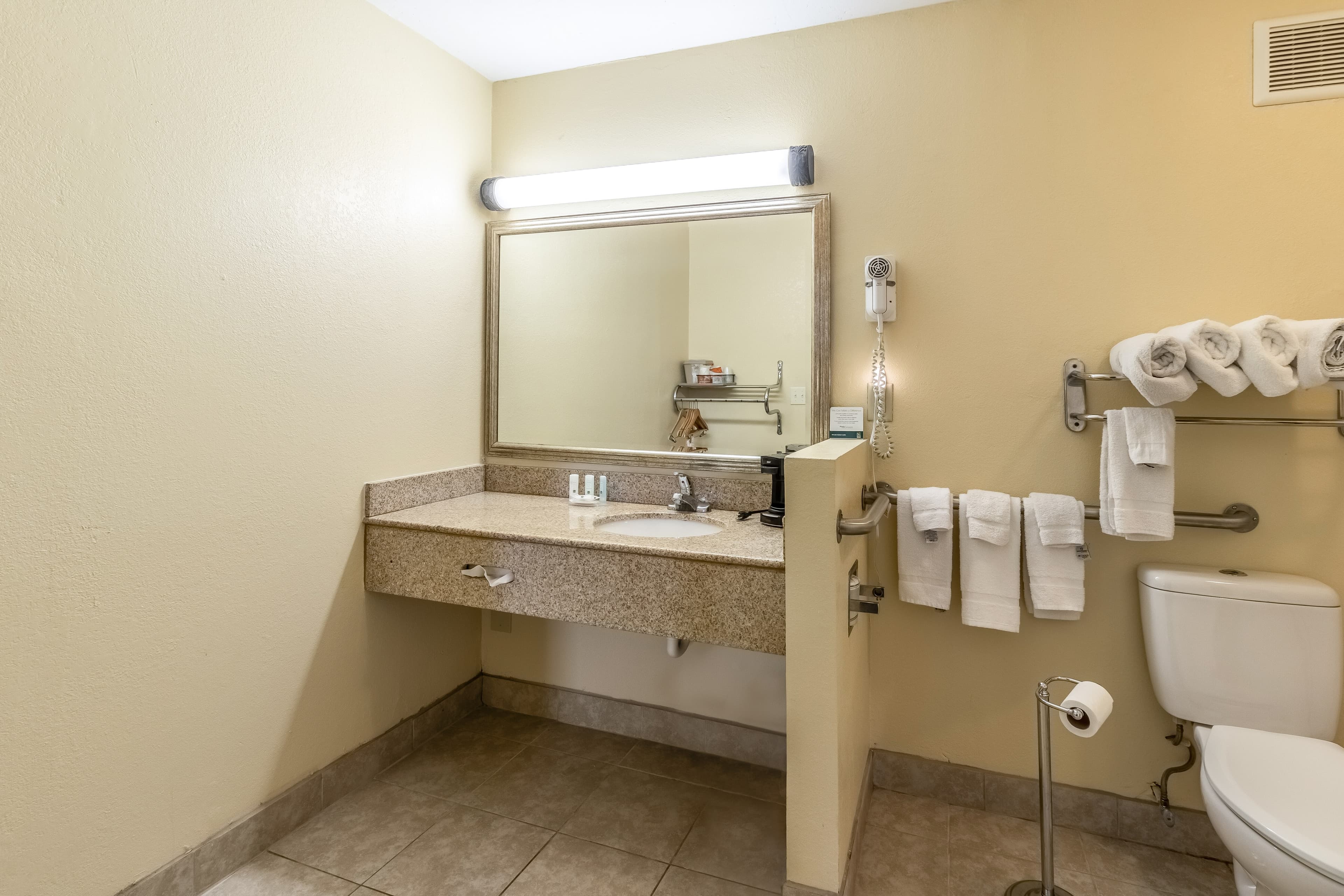 Quality Inn Franklin - Cool Springs Area - Image 5