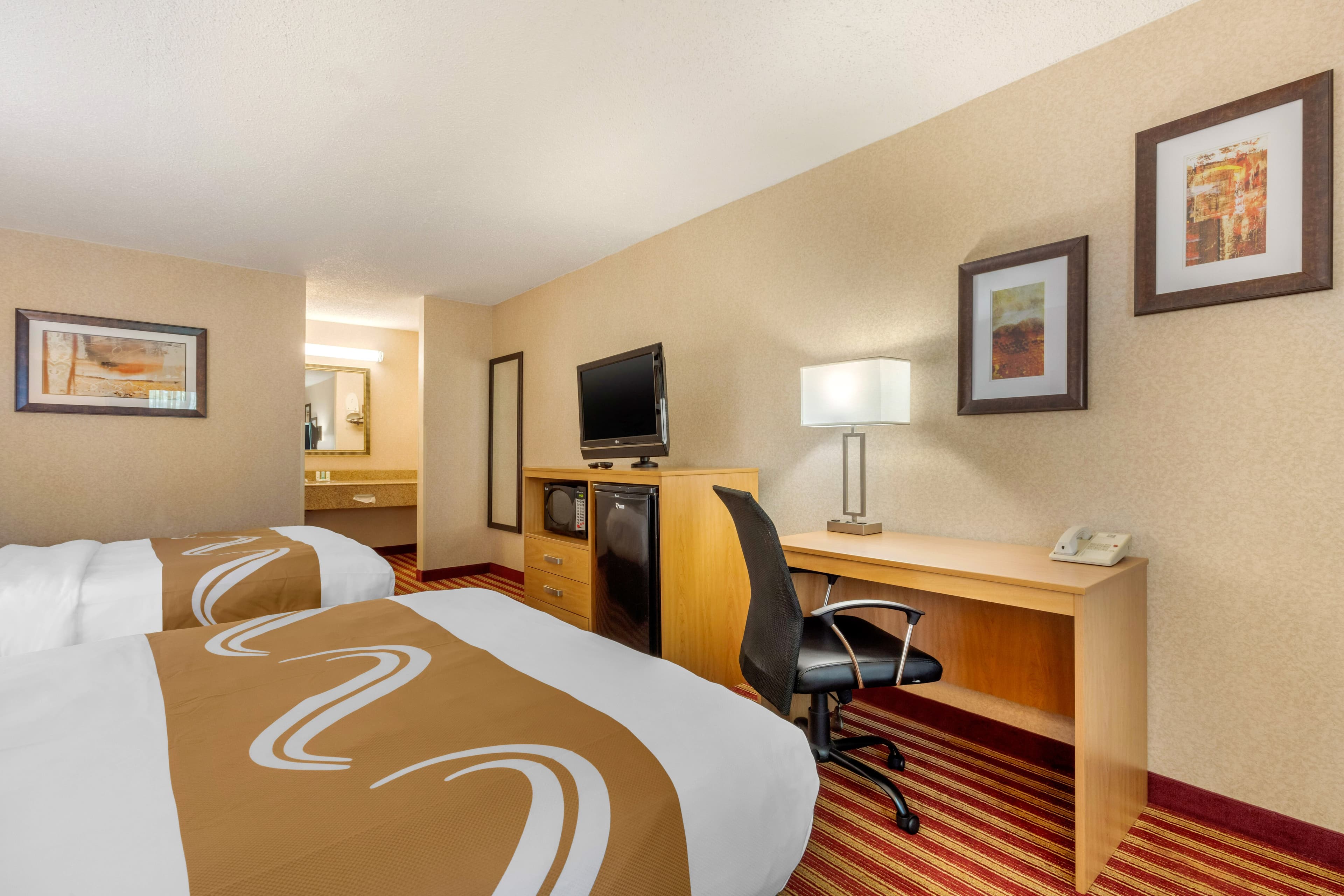 Quality Inn Exit 4 - Image 5