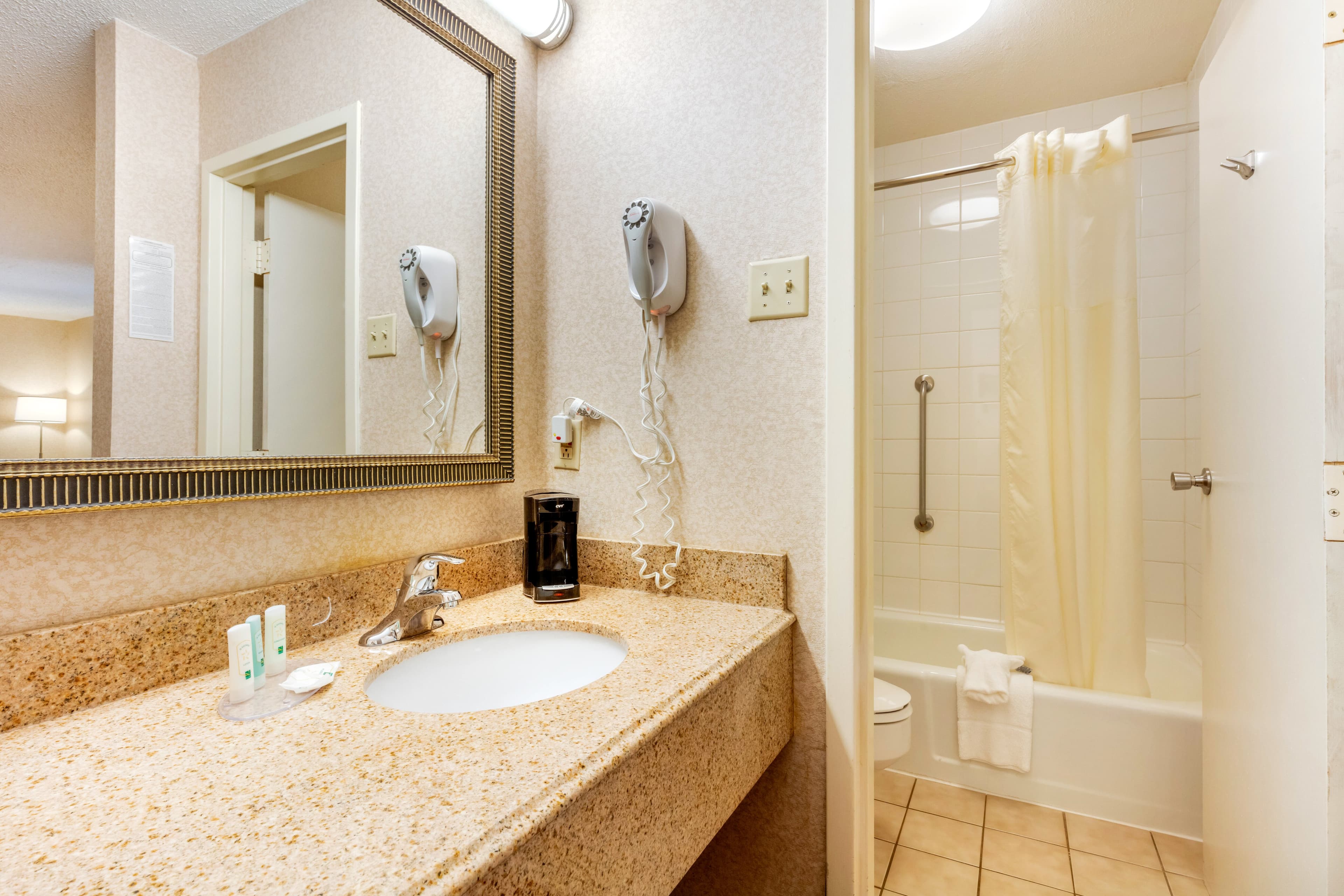 Quality Inn Exit 4 — 27