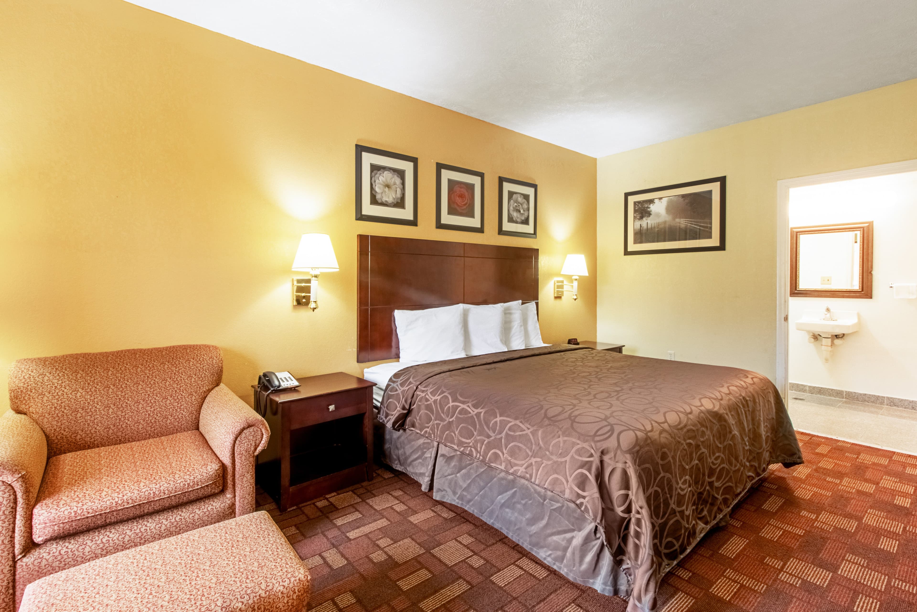 Quality Inn & Suites Dickson — 2