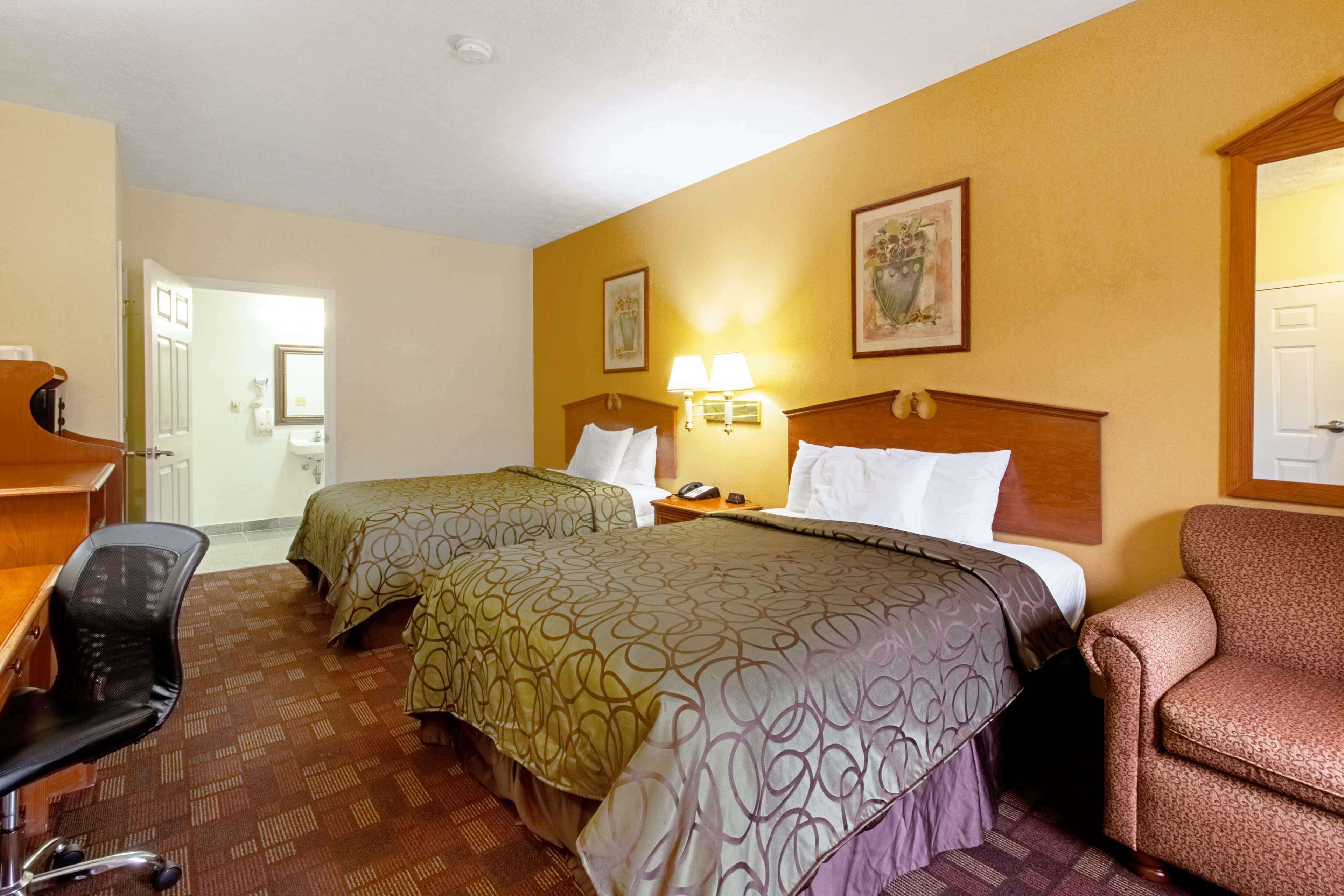 Quality Inn & Suites Dickson — 6