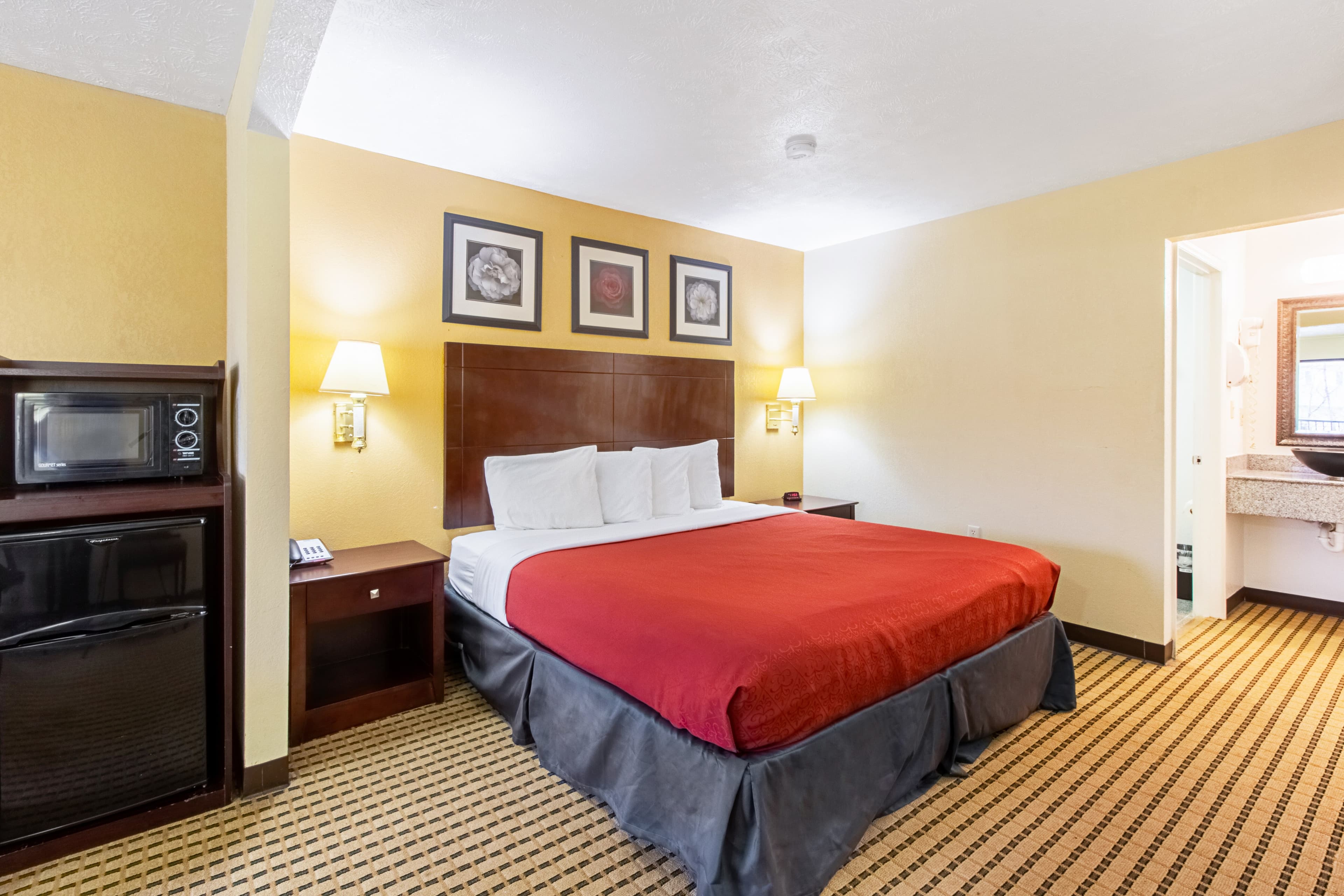 Quality Inn & Suites Dickson — 12
