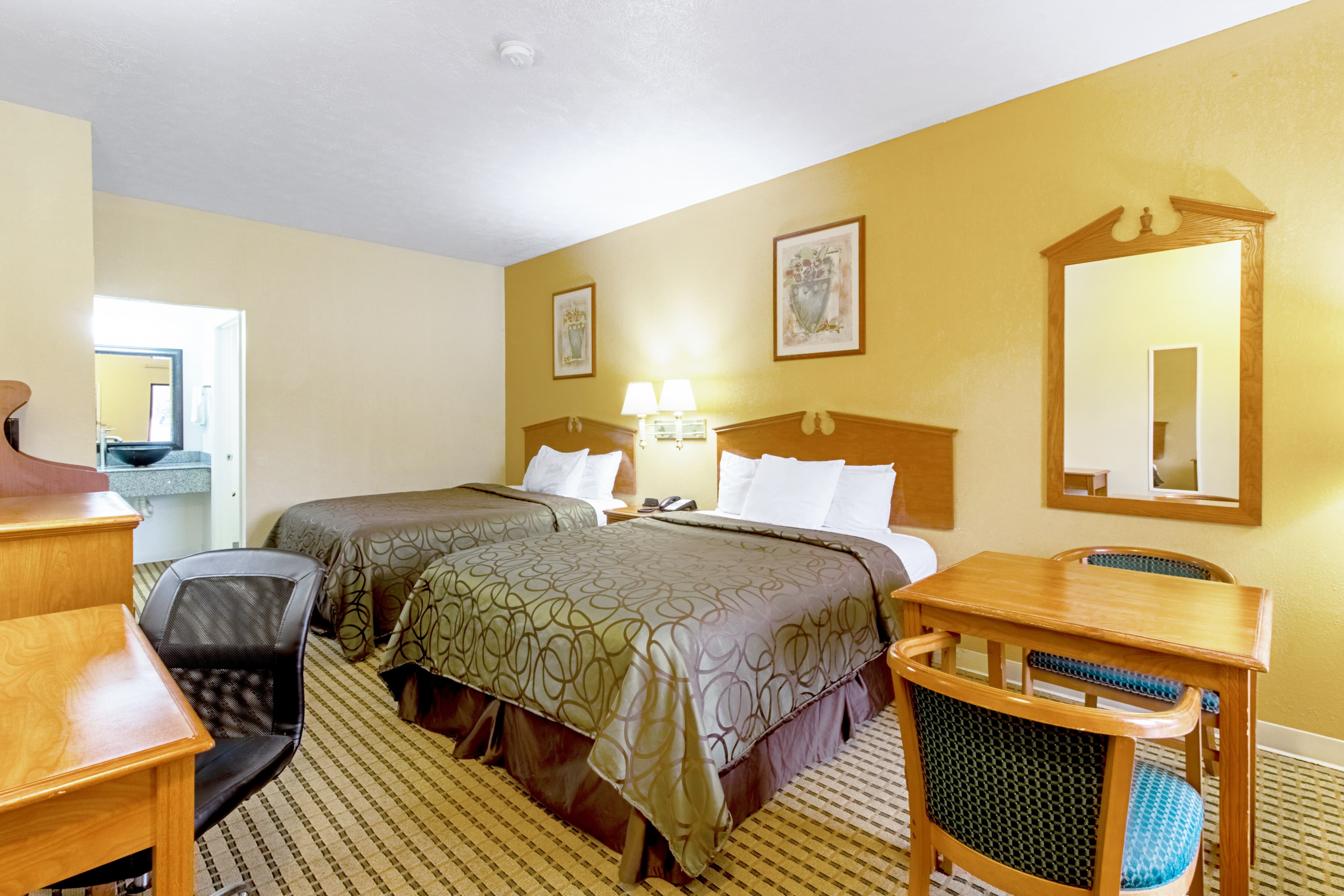 Quality Inn & Suites Dickson — 18