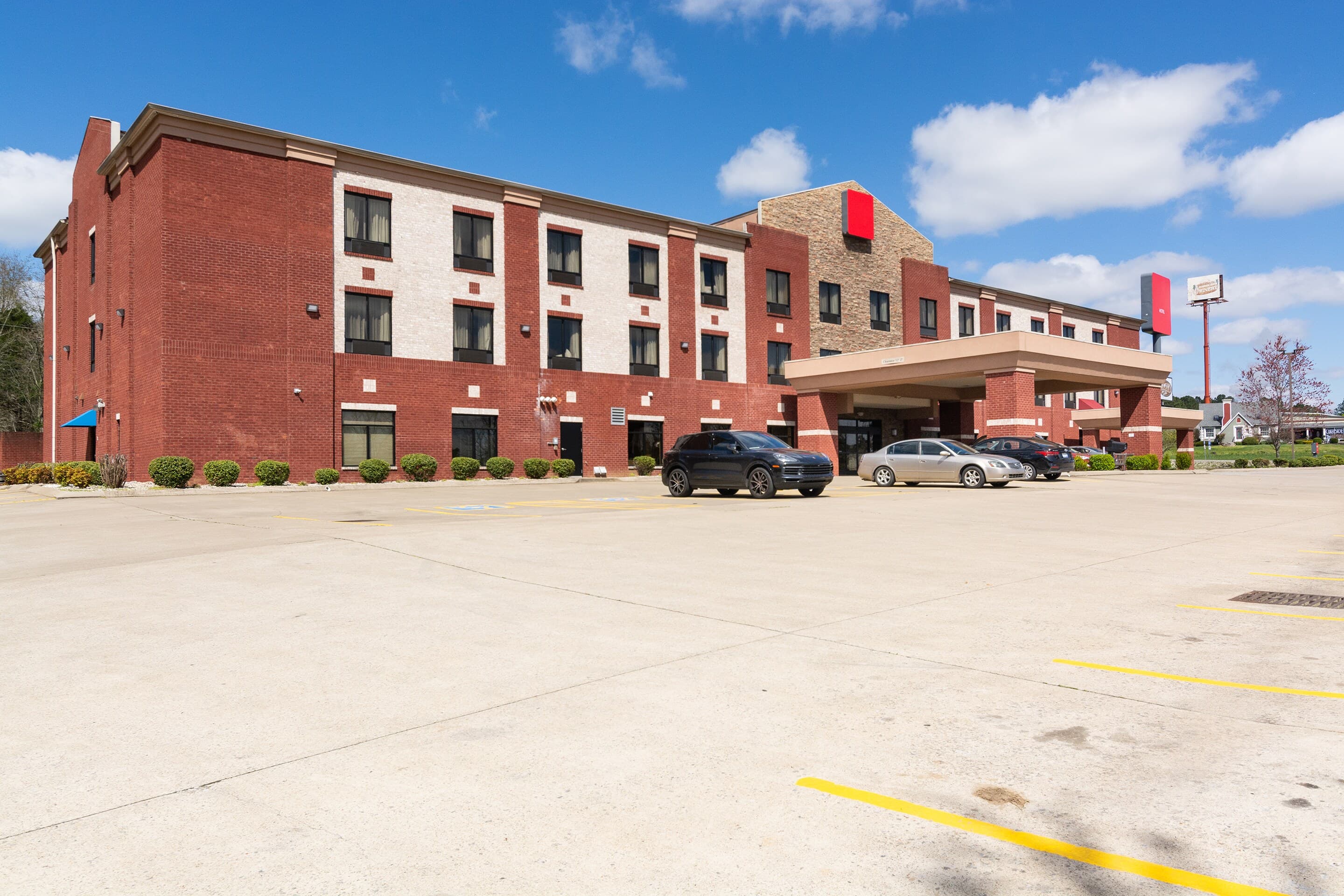 Portland Inn & Suites - Image 1